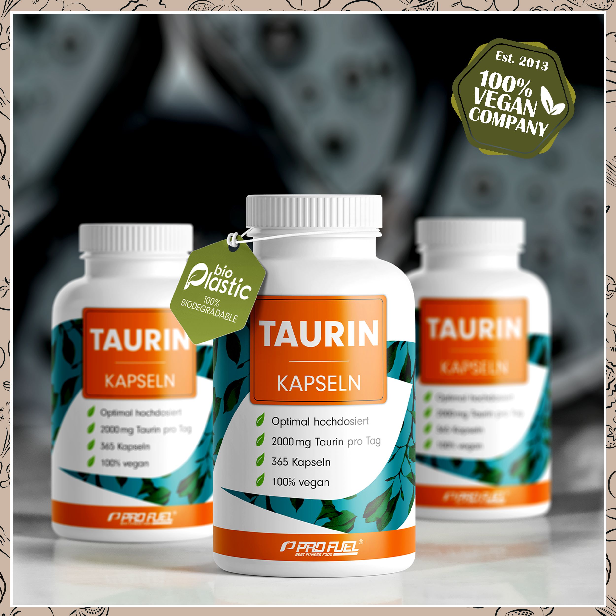 Drei weiße Kapsel-Dosen mit orangefarbenen Etiketten. Text: Taurin Kapseln, 2000 mg Taurin pro Tag, 365 Kapseln, 100% vegan. Logo: 100% Vegan Company.