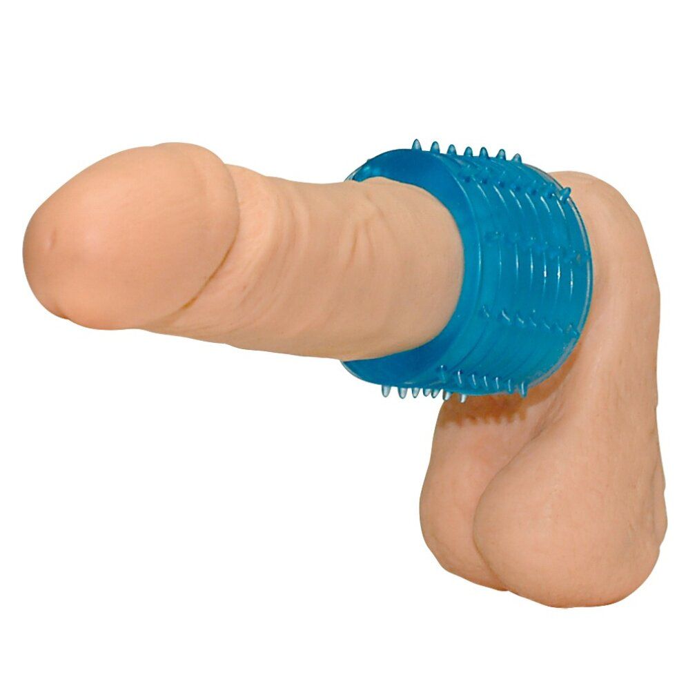 Blaues, zylindrisches Produkt mit Noppen, auf einem Penis platziert. Material: Kunststoff. Form: zylindrisch. Oberfl",che mit Stacheln.