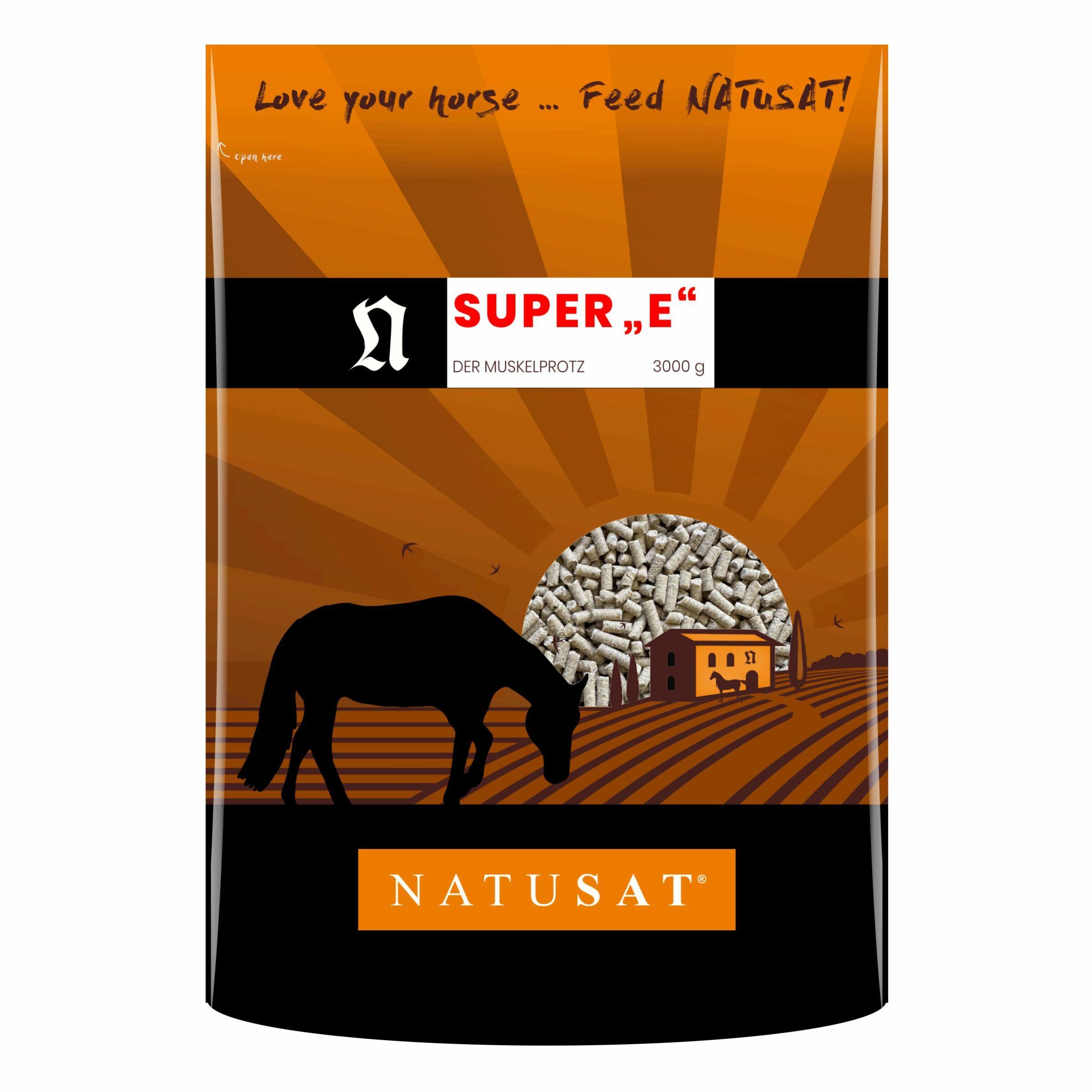 Verpackung mit Natusat Super E Pellets. Schwarzes Pferd vor Sonnenuntergang. Text: Super E, Der Muskelprotz, 3000 g.