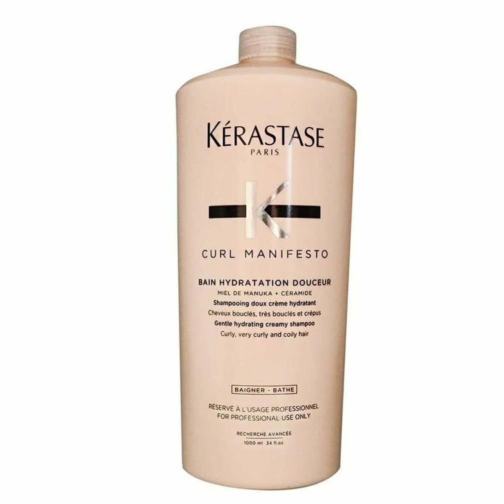 Beige Shampoo-Flasche mit schwarzer und silberner Beschriftung. Text: Kérastase, Curl Manifesto, Bain Hydratation Douceur.