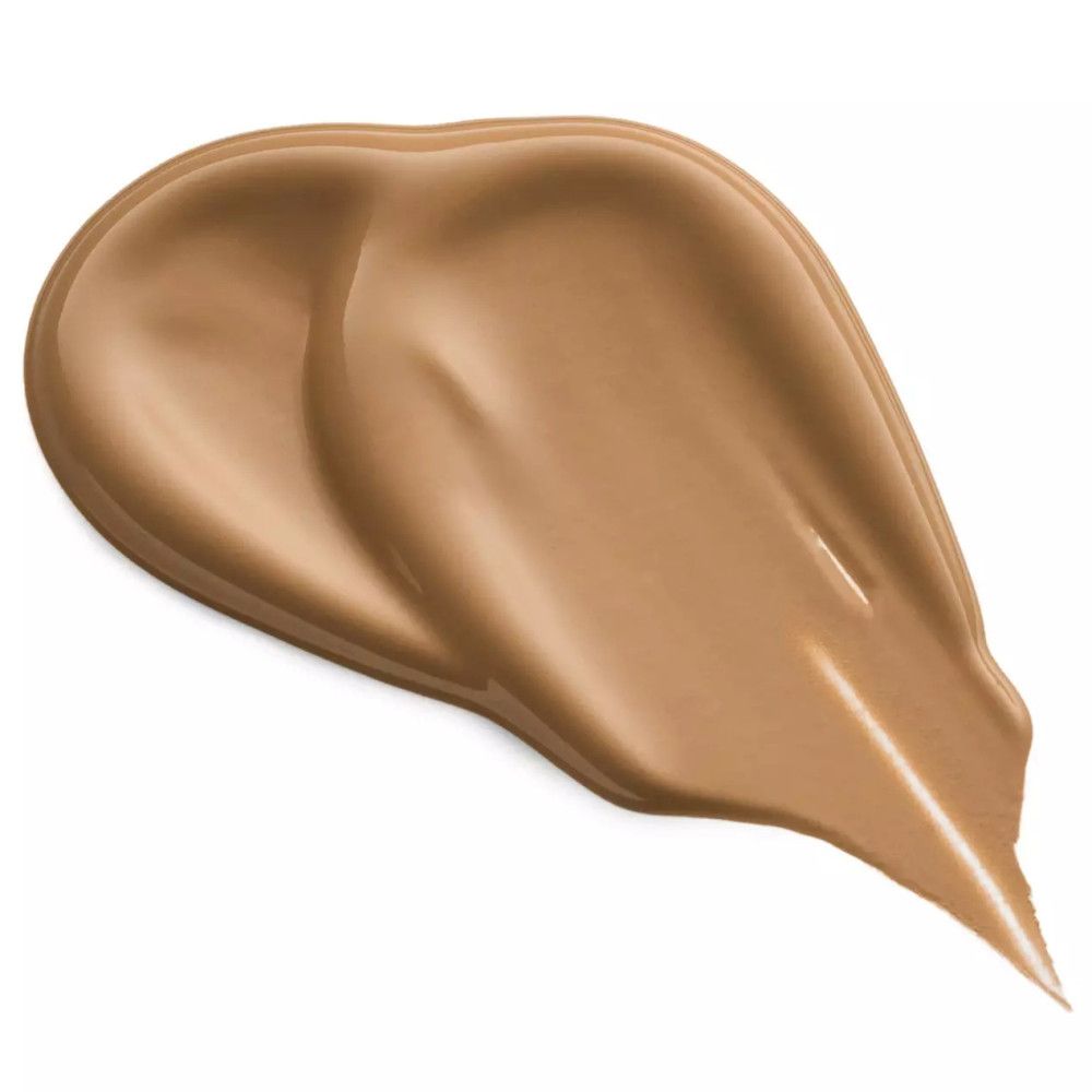 Heller Concealer-Farbton auf weißem Hintergrund. Glänzende Textur.