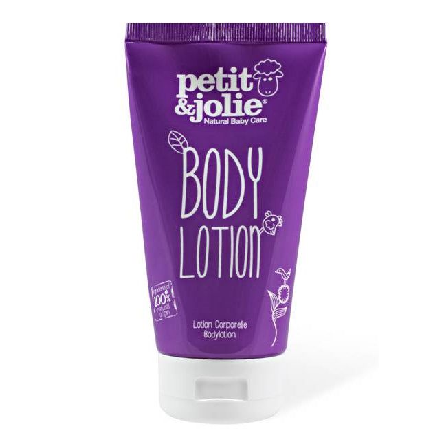 Violette Tube mit weißem Verschluss. Aufschrift: Body Lotion. Logo: petit & jolie. Text: Natural Baby Care. Mit 100% natürlichen Inhaltsstoffen.