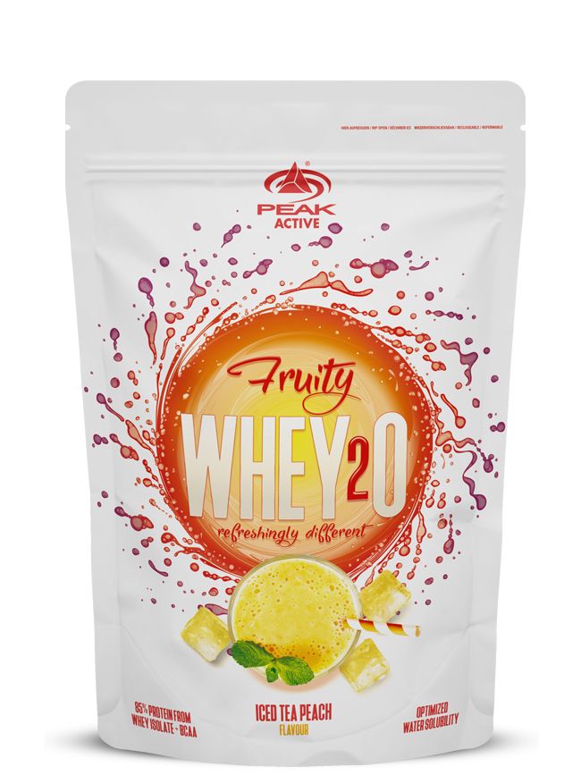 Beutel mit PEAK Fruity wHey2O. Aufdruck: Fruity wHey2O, Iced Tea Peach. Roter und gelber Farbkreis, Pfirsich-Illustration.
