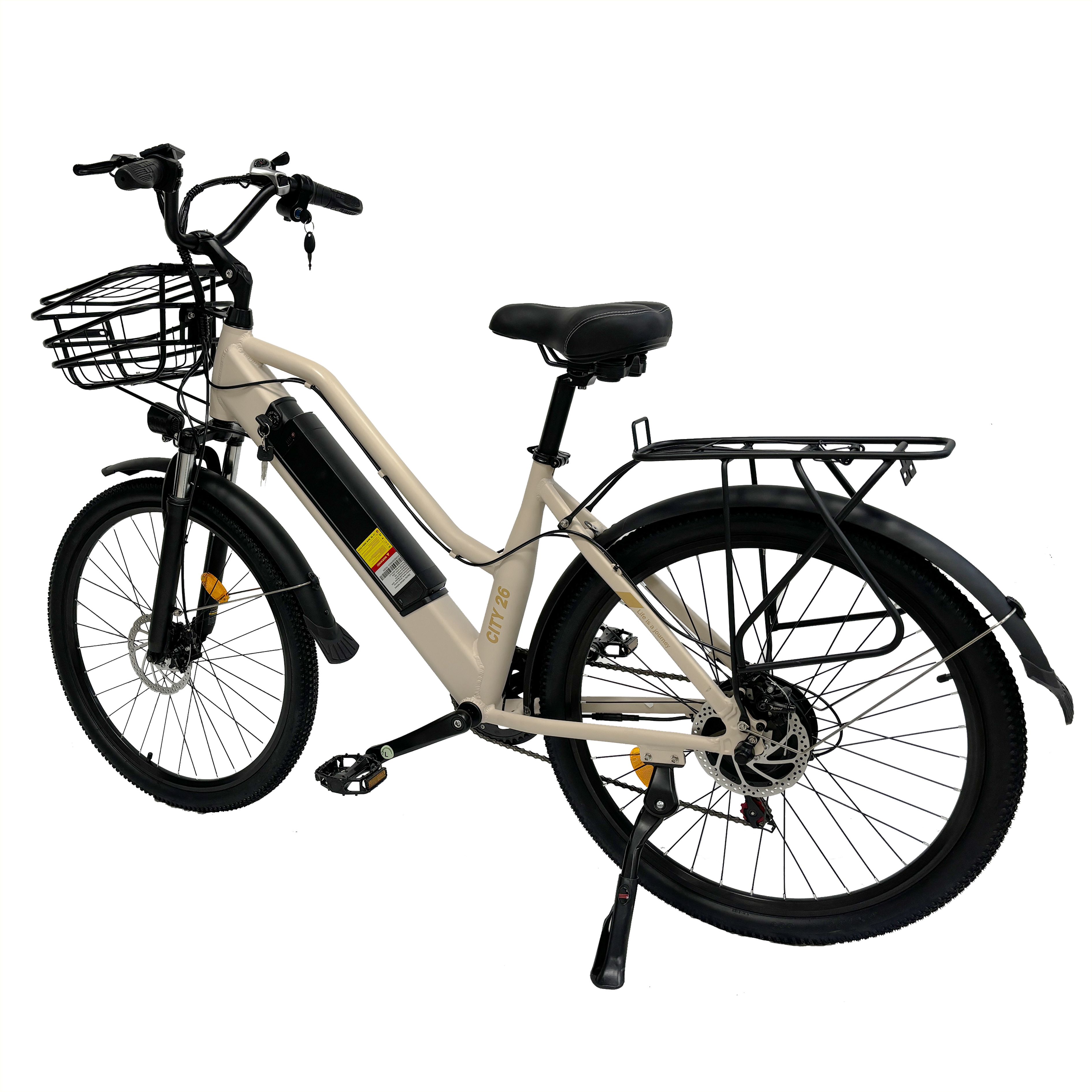 Beige Elektrofahrrad mit schwarzem Korb, Schutzblechen und Gepäckträger. Schwarze Reifen und Sattel. Seitenansicht.
