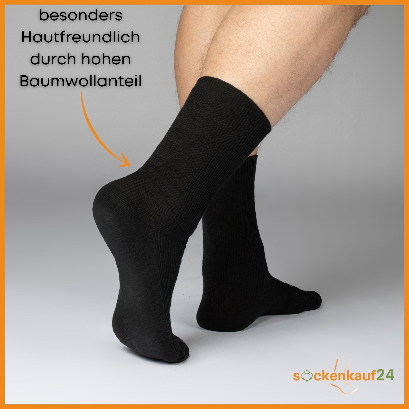 Schwarze Socke am Fuß. Hoher Baumwollanteil. Text: besonders hautfreundlich. Text: sockenkauf24.