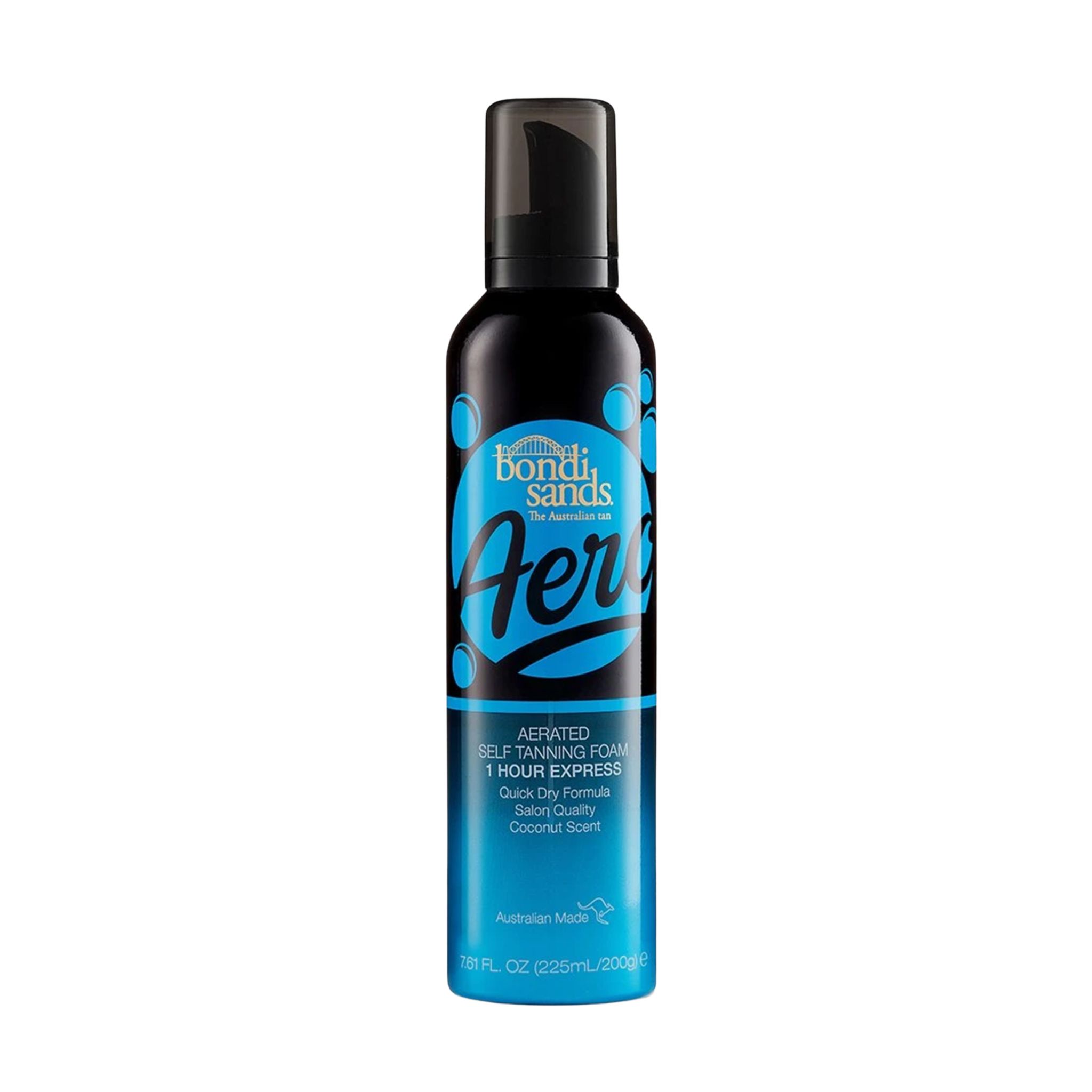 Schwarze Flasche mit blauem Etikett. Aufschrift: Bondi Sands Aero. Enthält Selbstbräunungsschaum. Mit Sprühkopf.