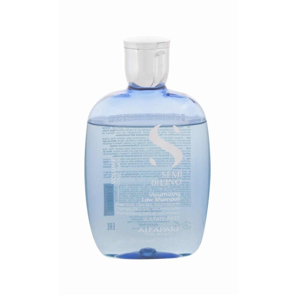 Hellblaue Flasche mit weißem Verschluss, die ein durchsichtiges Shampoo enthält. Etikett mit 'SEMI DI LINO Volumizing Low Shampoo' und 'ALFAPARF'.