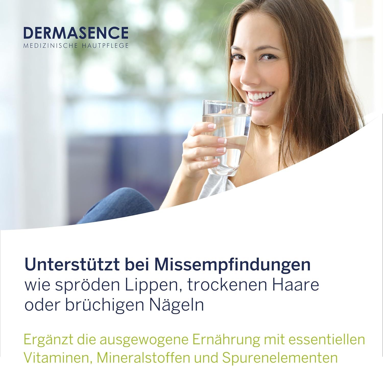 Frau trinkt Wasser aus einem Glas. Text: Unterstützt bei spröden Lippen, trockenen Haaren oder brüchigen Nägeln.