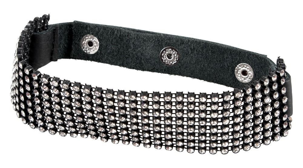 Schwarzes Halsband mit Strasssteinen und Druckknöpfen. Lederriemen mit drei Knöpfen.
