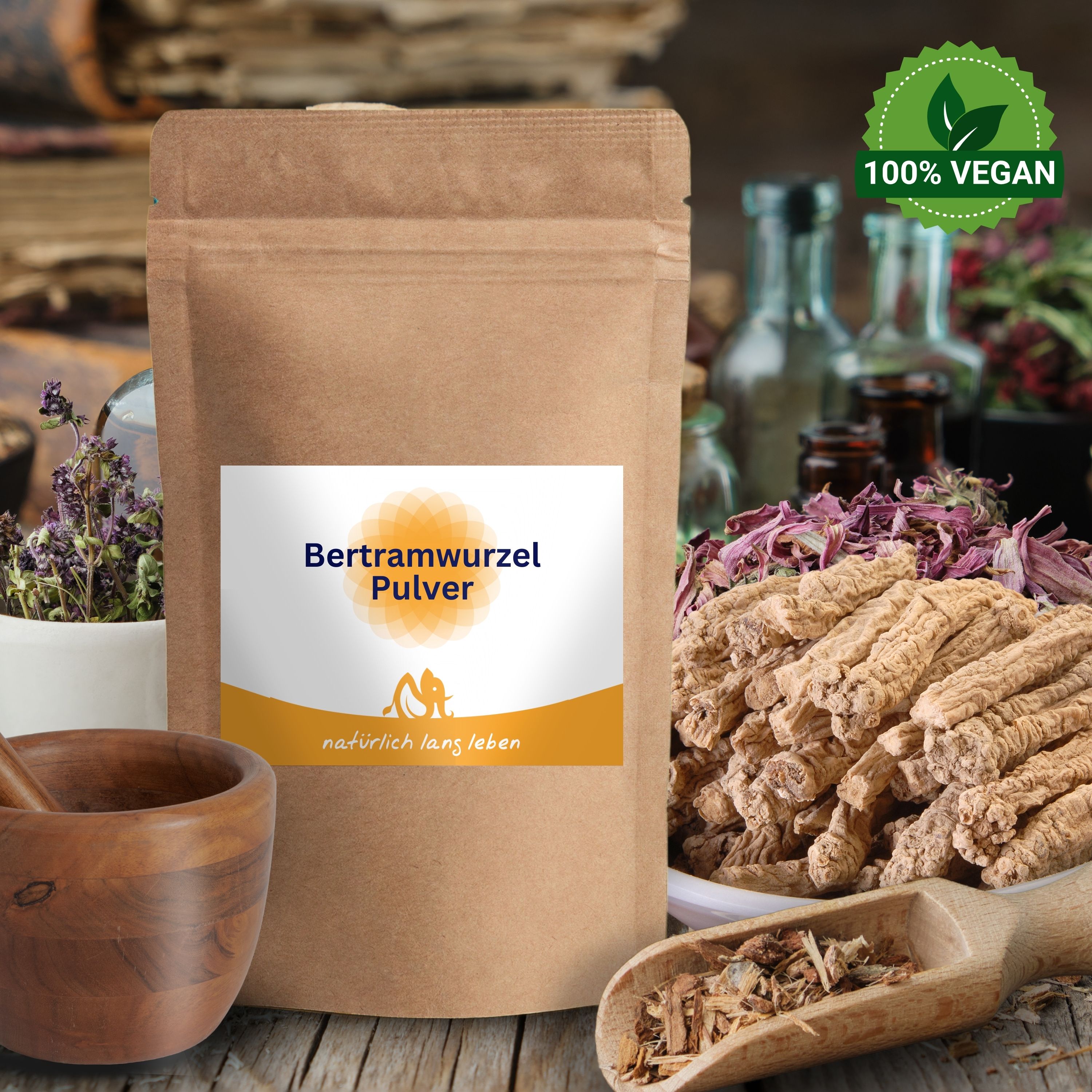Beutel mit Etikett. Aufschrift: Bertramwurzel Pulver. Logo und Schriftzug: natürlich lang leben. 100% Vegan-Siegel.