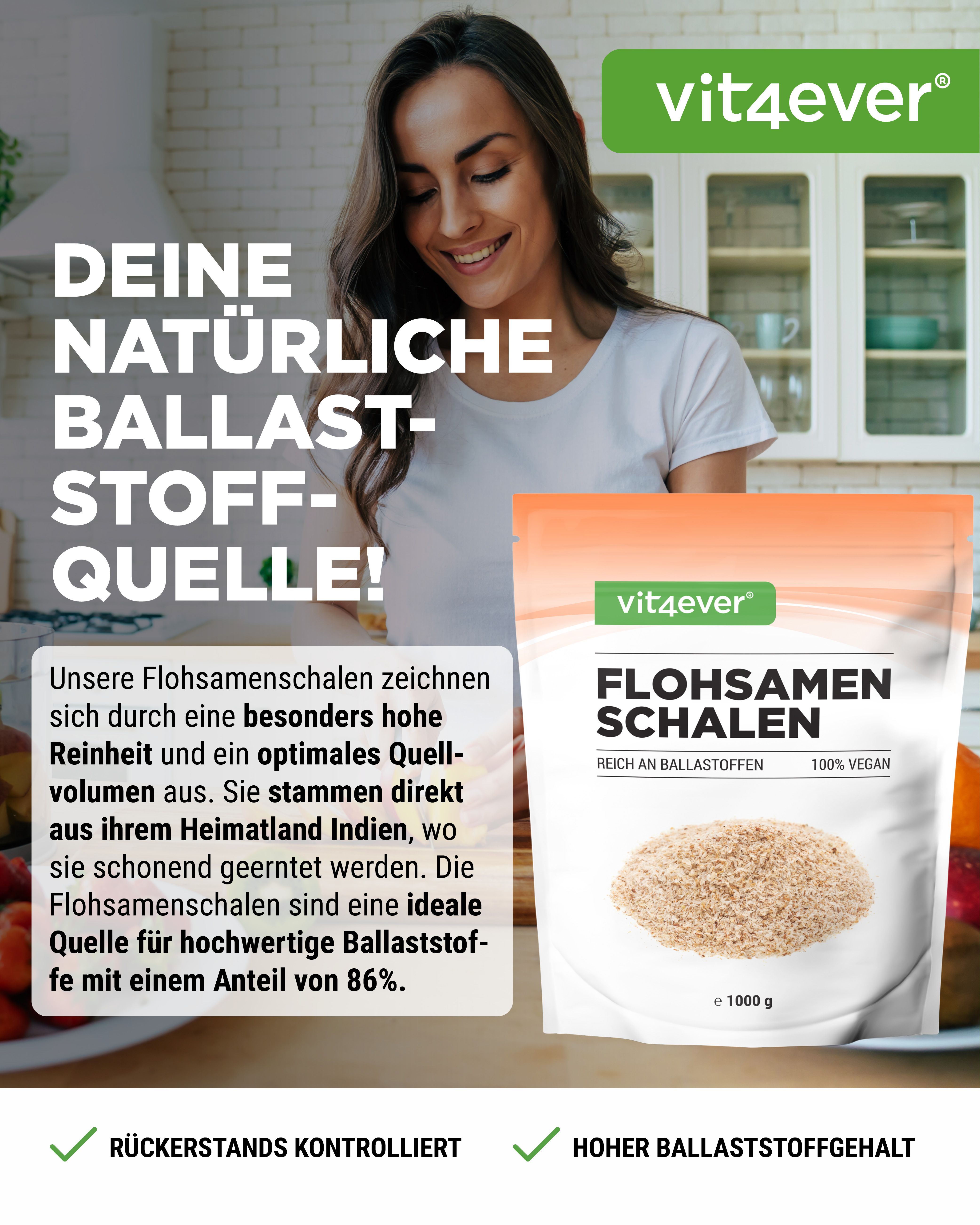Beutel mit Flohsamenschalen. Aufschrift: vit4ever, Flohsamenschalen, reich an Ballaststoffen, 100% vegan. Frau im Hintergrund.