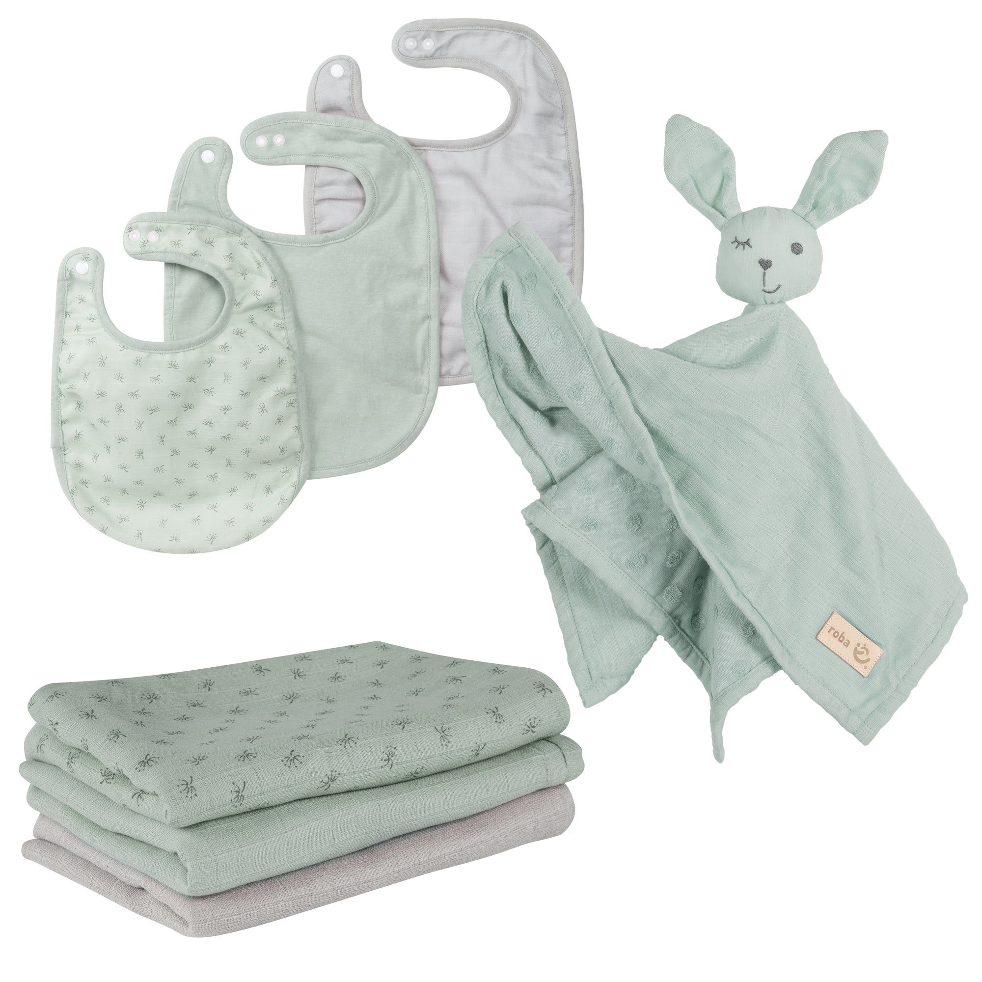 Verschiedene Textilien: Lätzchen, Mullwindeln und ein Kuscheltier-Hase. Aufdruck: roba.