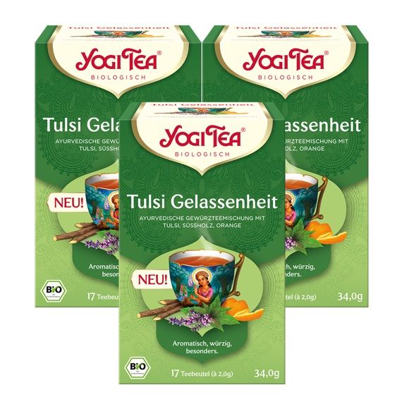 Drei grüne Kartons Yogi Tea. Aufdruck: Tulsi Gelassenheit, ayurvedische Gewürzteemischung. Mit Bio-Siegel und "NEU!"
