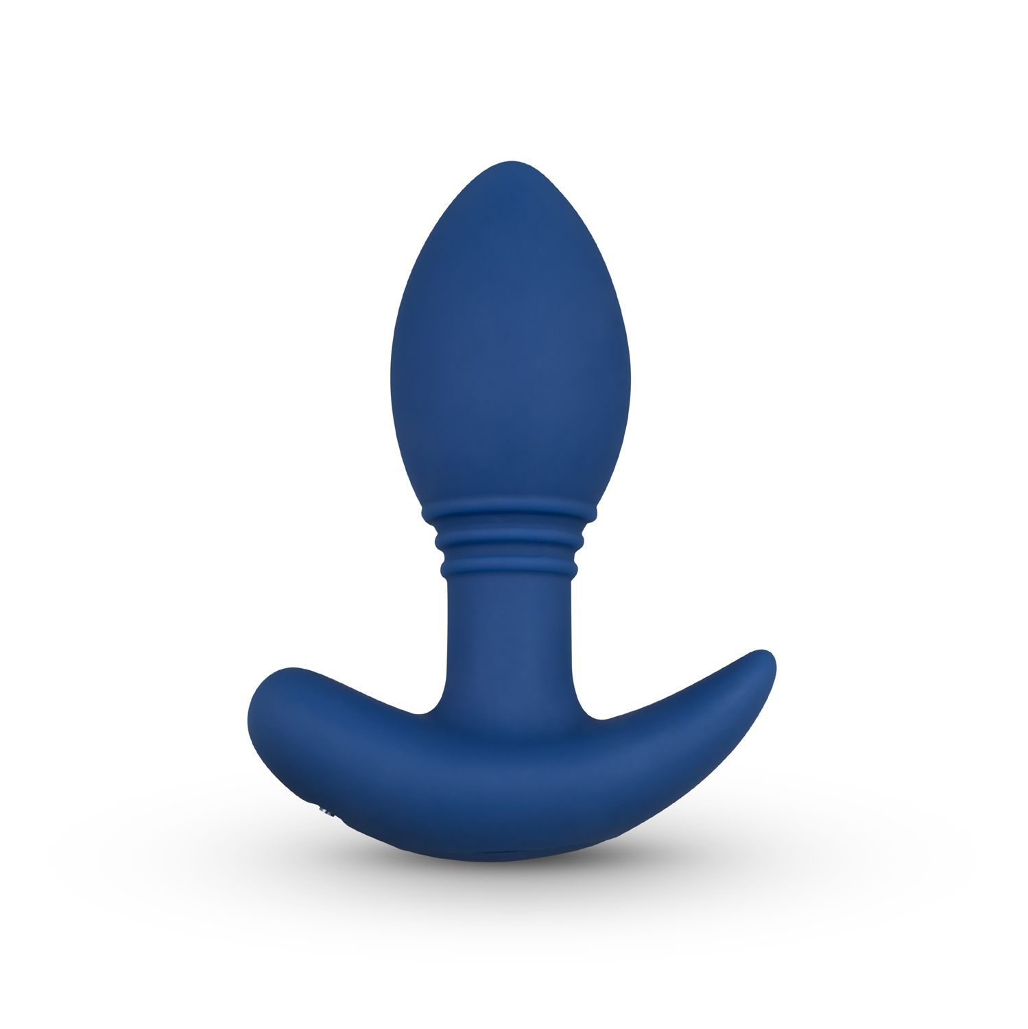 Blauer Analplug mit tropfenförmiger Spitze und geriffeltem Schaft. Der Griff ist gebogen.