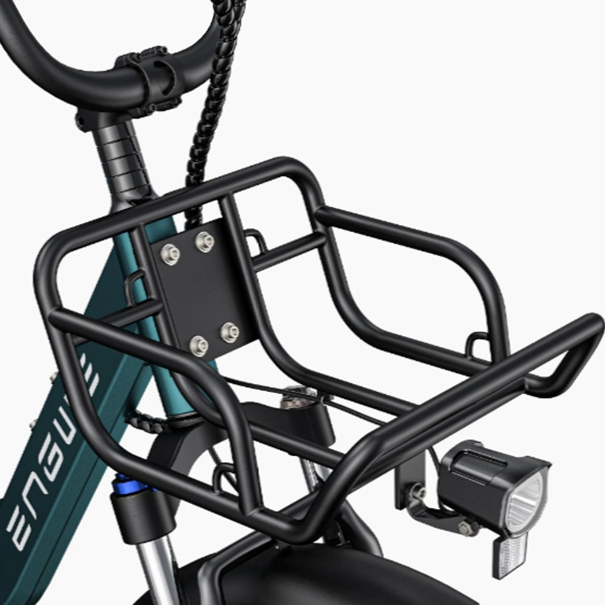 Nahaufnahme des Korbs und der Scheinwerfer eines türkisfarbenen Elektrofahrrads. Marke ENGWE.