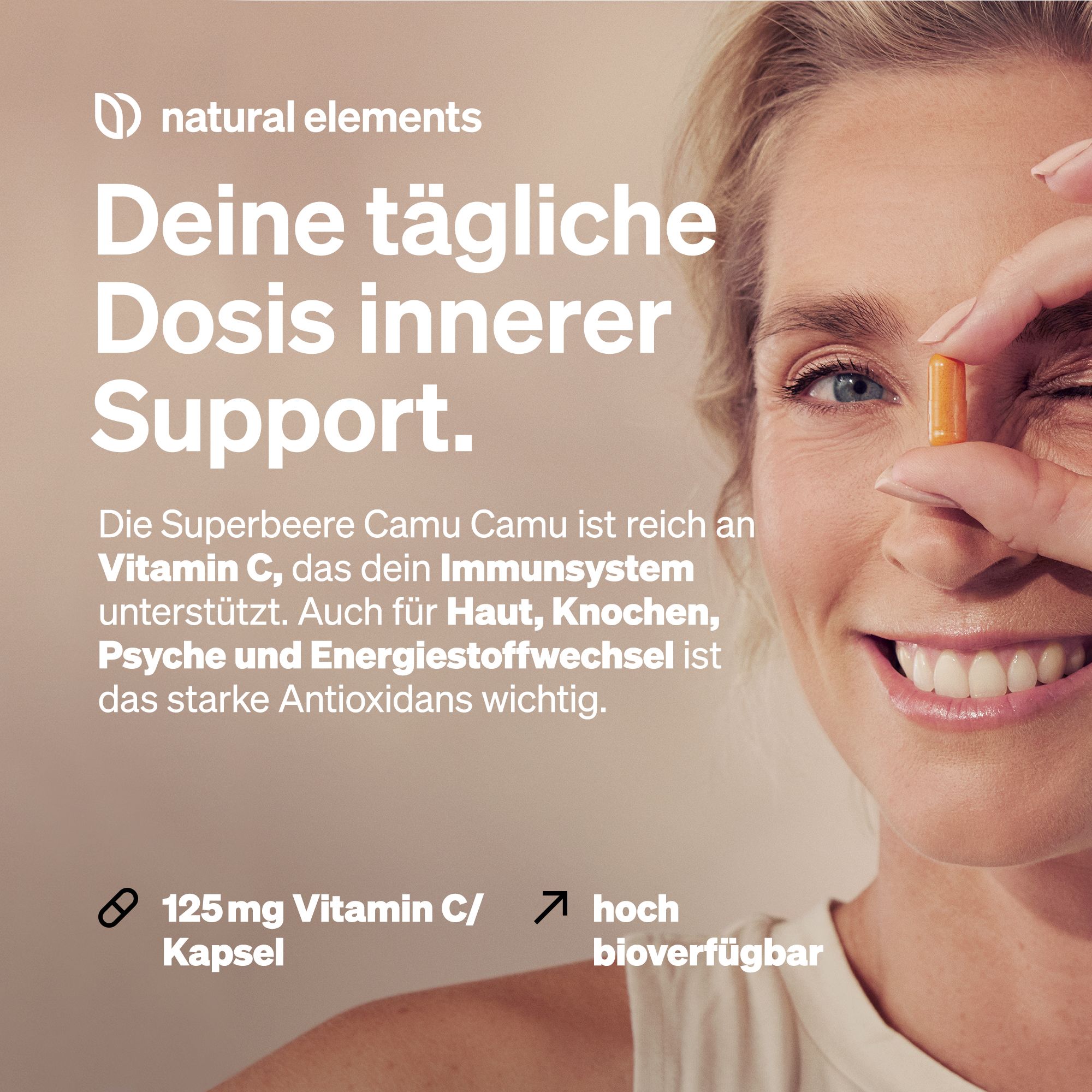Frau hält Kapsel. Text: Deine tägliche Dosis innerer Support. 125 mg Vitamin C. Kapsel.
