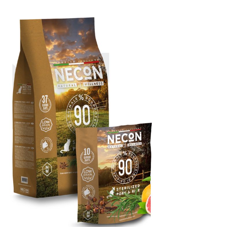 Zwei Beutel Tiernahrung. Aufschrift: NECON, 90% tierisches Protein, sterilisiertes Schweinefleisch & Reis. Abbildungen von Katze, Früchten und Kräutern.