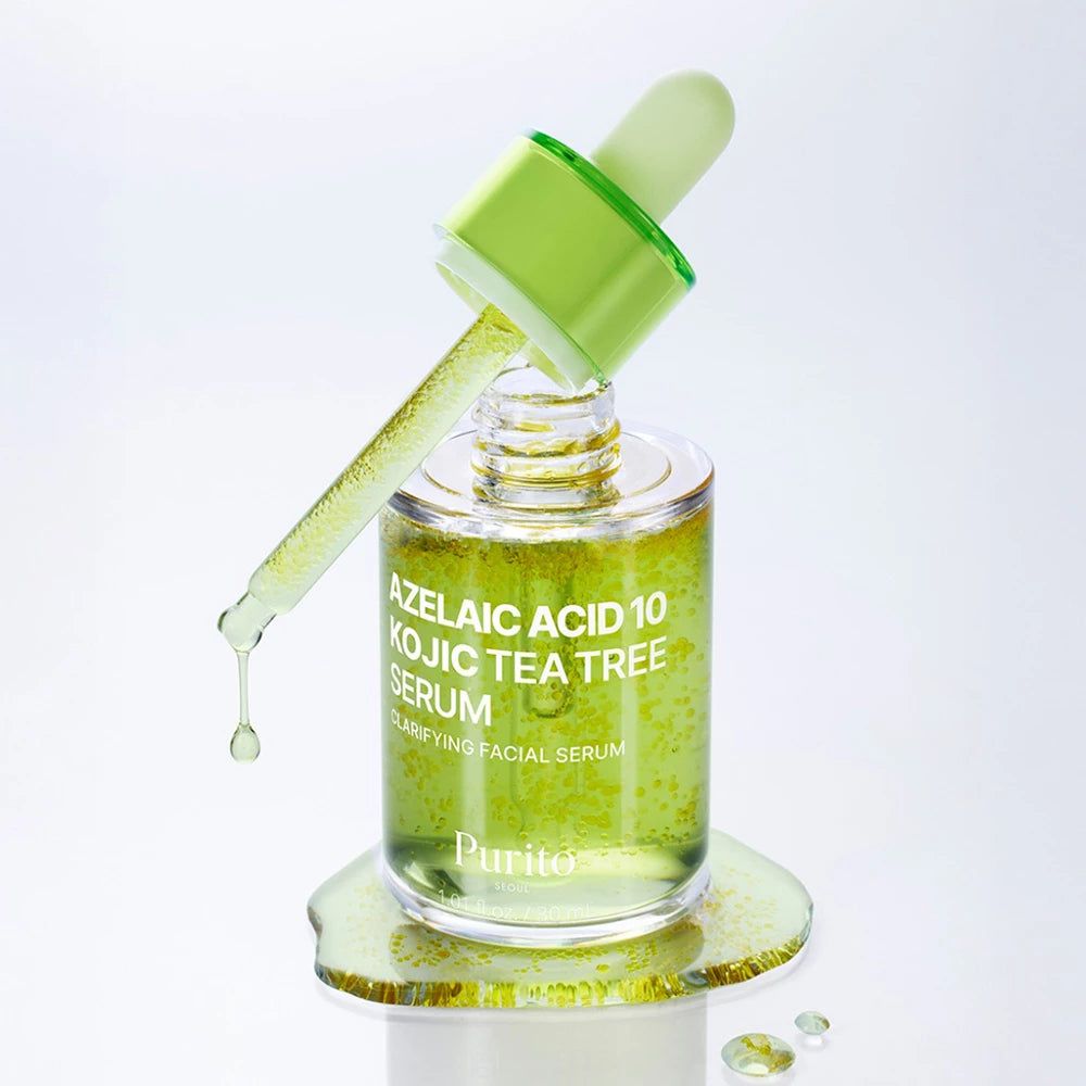 Purito Azelaic Acid 10 Serum Flasche mit Pipette auf einem nassen Untergrund.