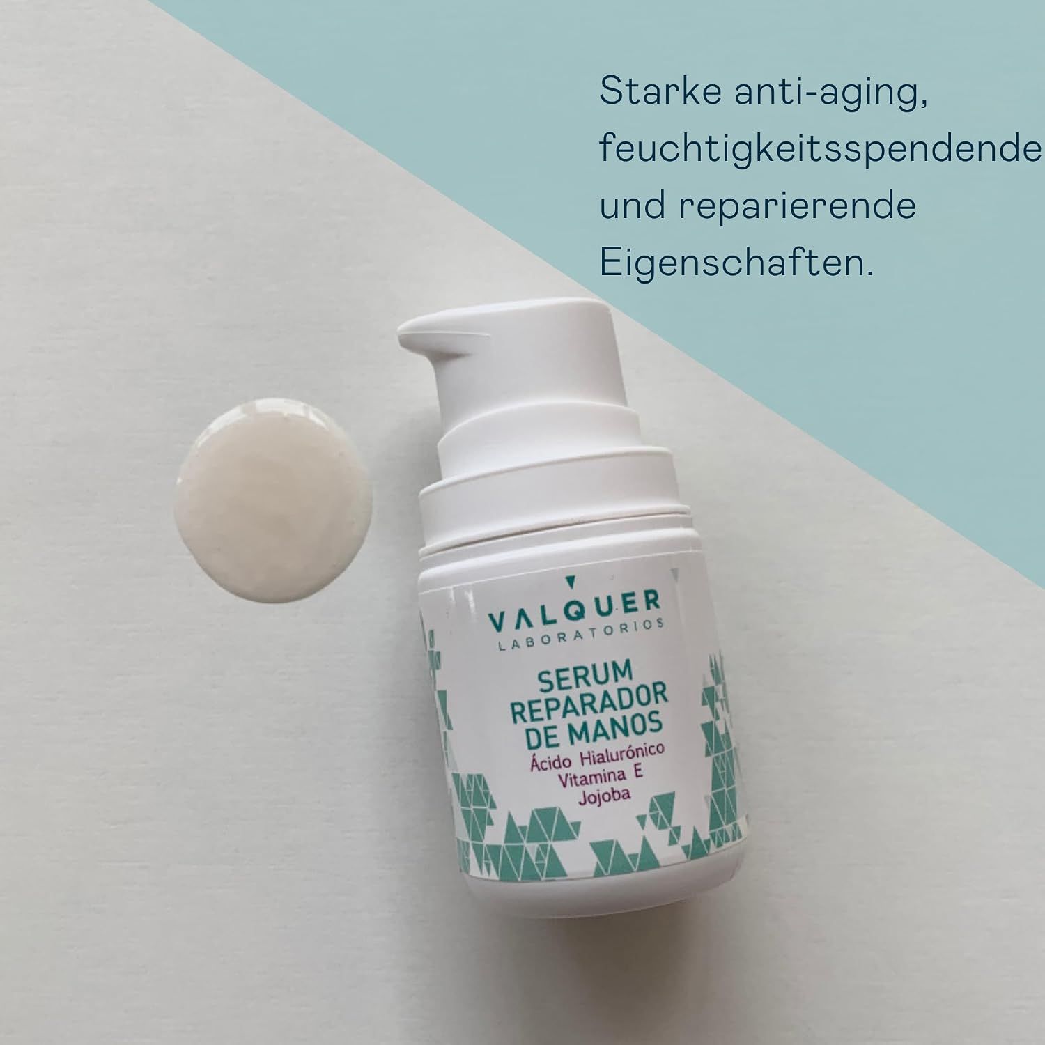 Hand mit einem Tropfen Handserum.
