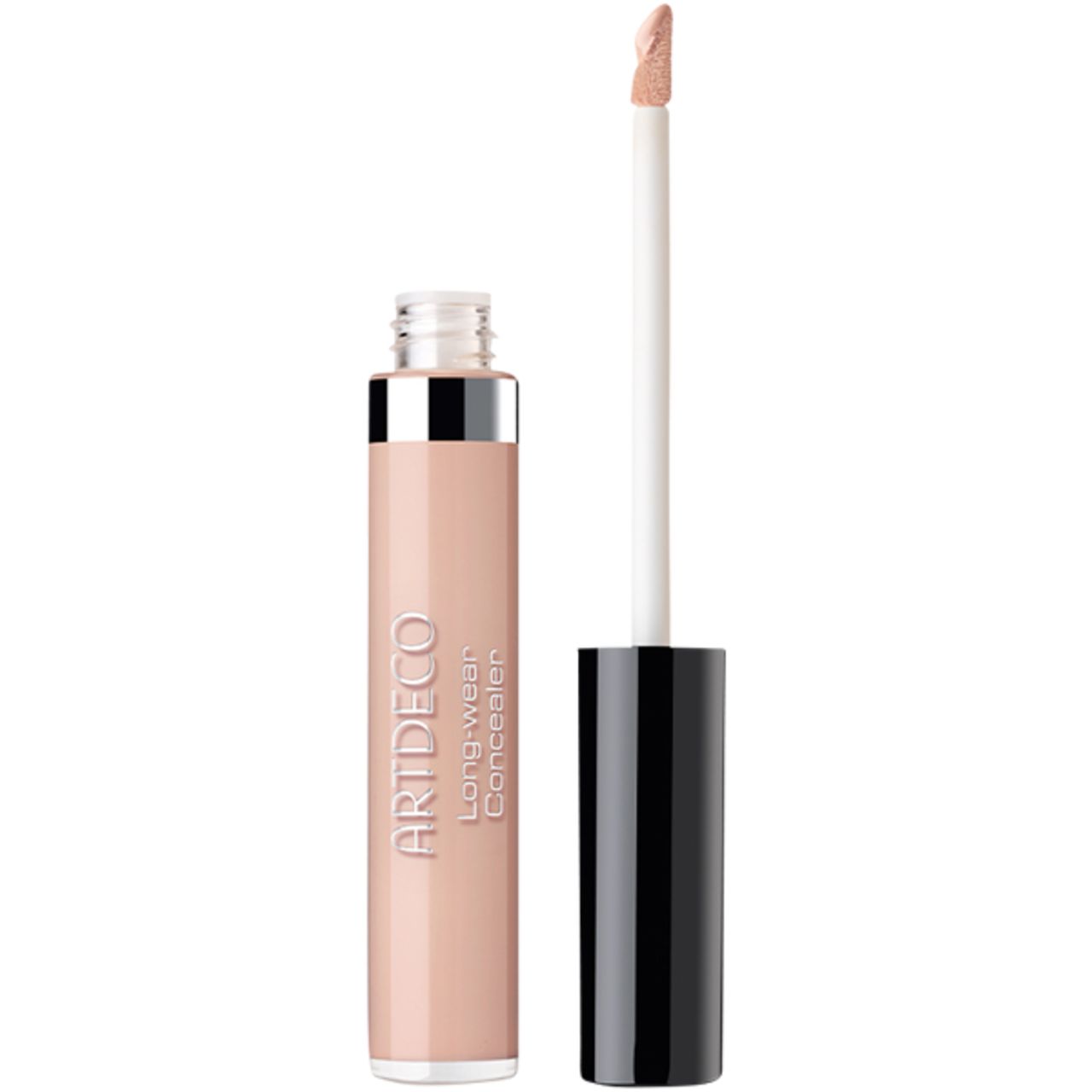 Artdeco Long-Wear Concealer. Beige Tube, Deckel und Applikator. Produktname und Marke sind auf dem Tube aufgedruckt.