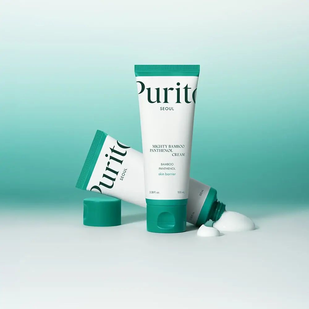 Zwei Tuben mit grünem Deckel. Aufschrift: Purito, Seoul, Mighty Bamboo Panthenol Cream. Produkt daneben.