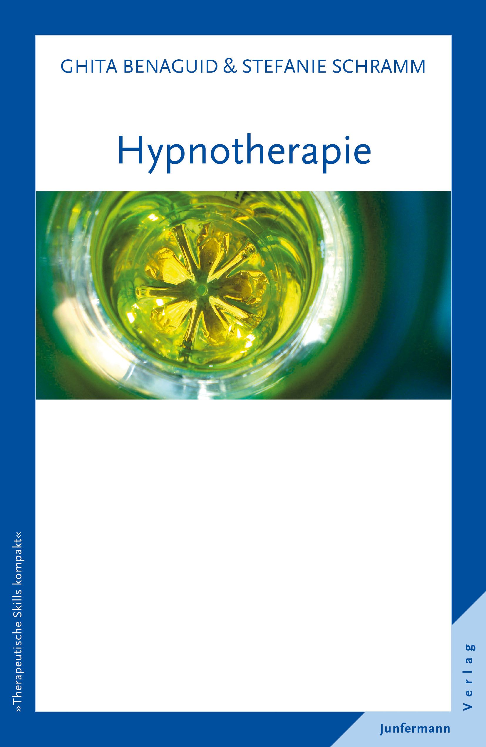 Buchcover mit Titel "Hypnotherapie". Autoren: Ghita Benaguid & Stefanie Schramm. Verlag Junfermann. Hintergrund: abstraktes, gelb-grünes Muster.