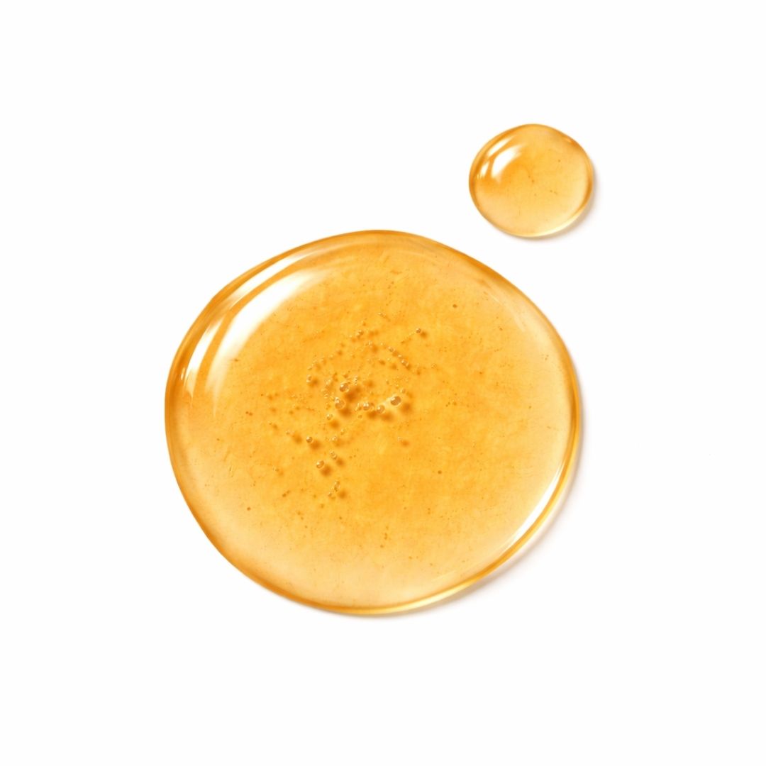 Zwei goldgelbe Tropfen. Der größere Tropfen hat eine runde Form, der kleinere ist daneben.