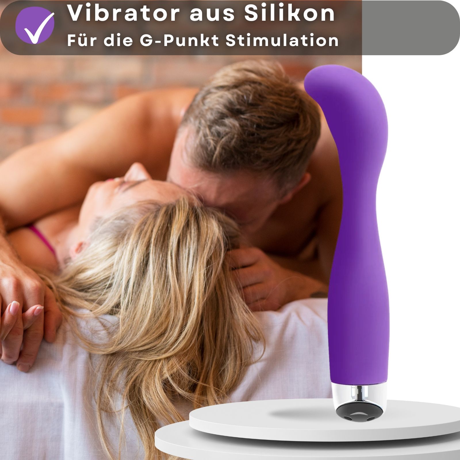 Lila Vibrator. Silikon, gebogen Form. Paar im Hintergrund. Text: Vibrator aus Silikon, G-Punkt.