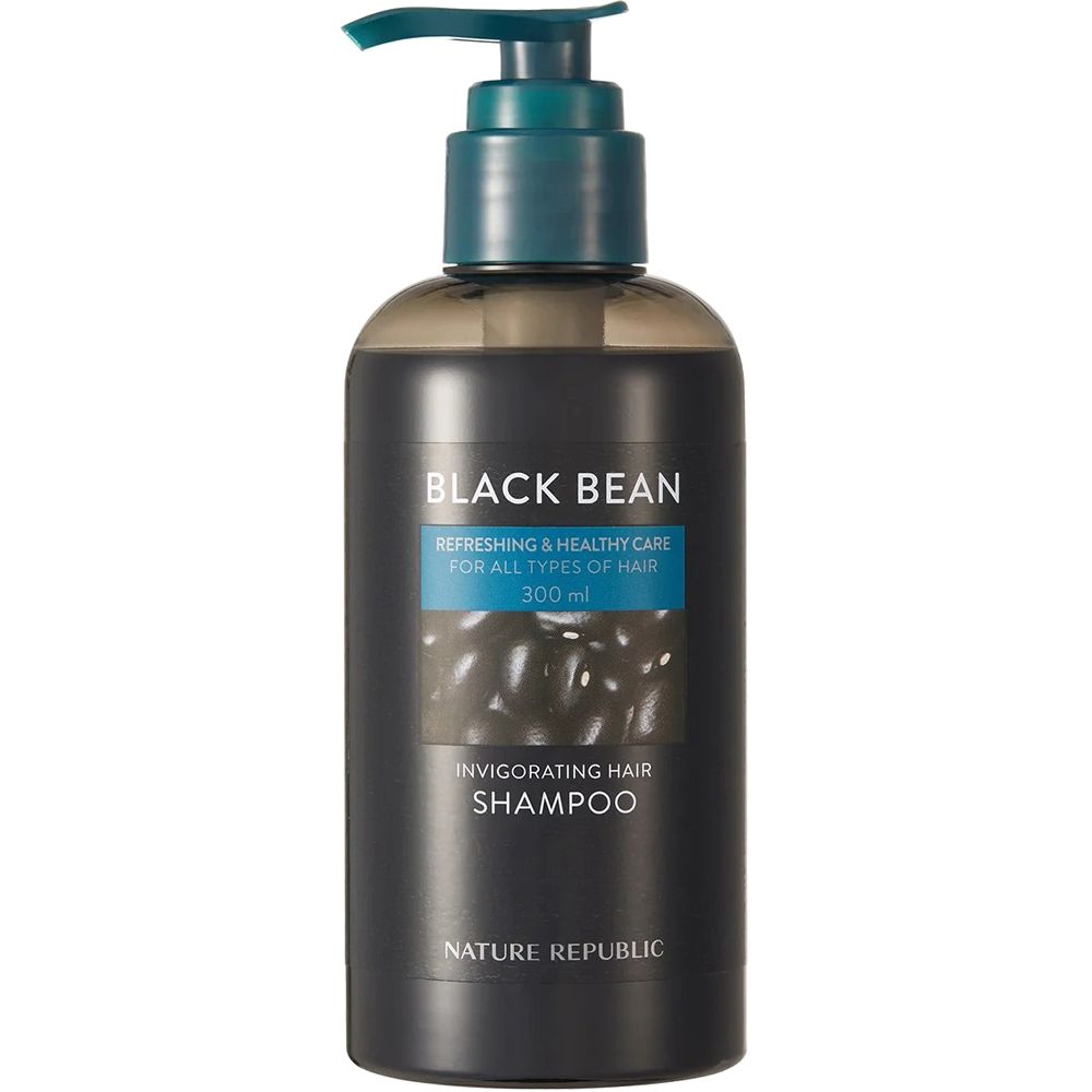 Schwarze Shampoo-Flasche mit Pumpe. Text: Black Bean, Invigorating Hair Shampoo, Nature Republic. Abbildung von Bohnen.