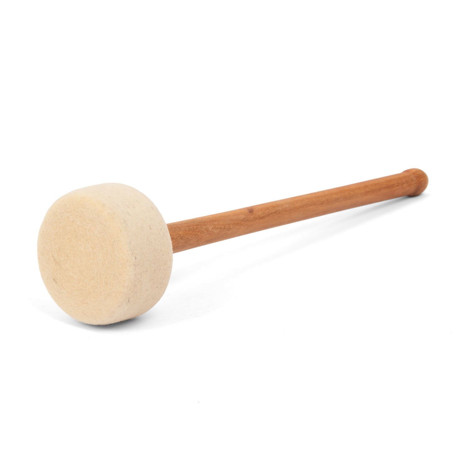 Ein Filz-Klöppel mit rundem Kopf und Holzgriff.