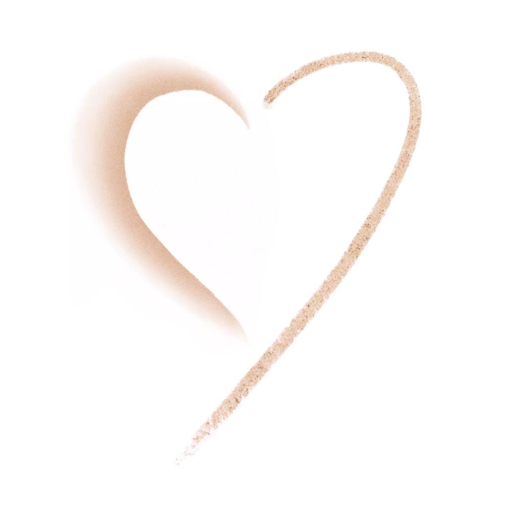 Herzform, gezeichnet mit beigefarbenem Eyeliner. Eine Hälfte ist ausgefüllt, die andere nur umrissen.