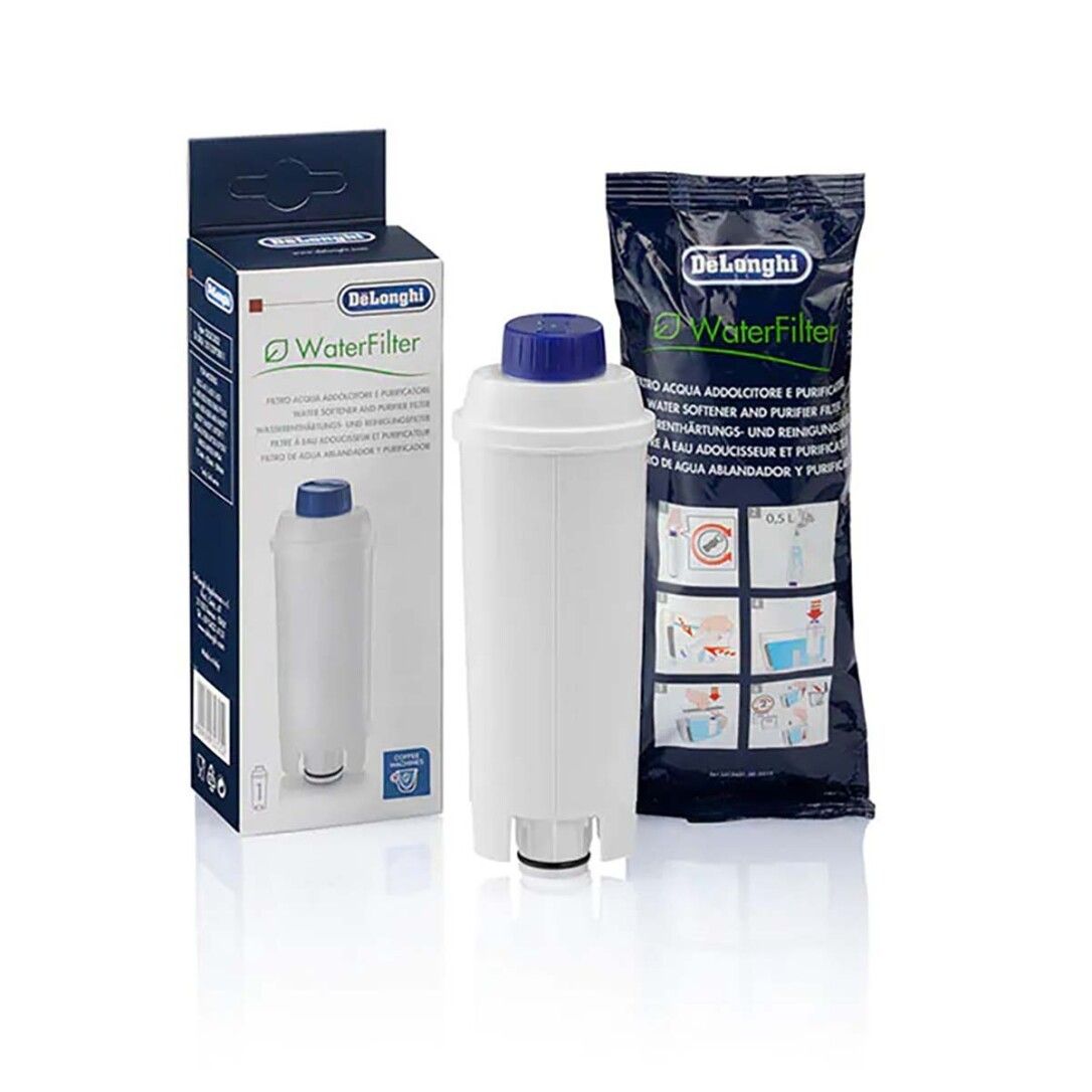 Weißer Wasserfilter mit blauem Deckel, Verpackung und Beutel. Aufschrift: De'Longhi, WaterFilter.