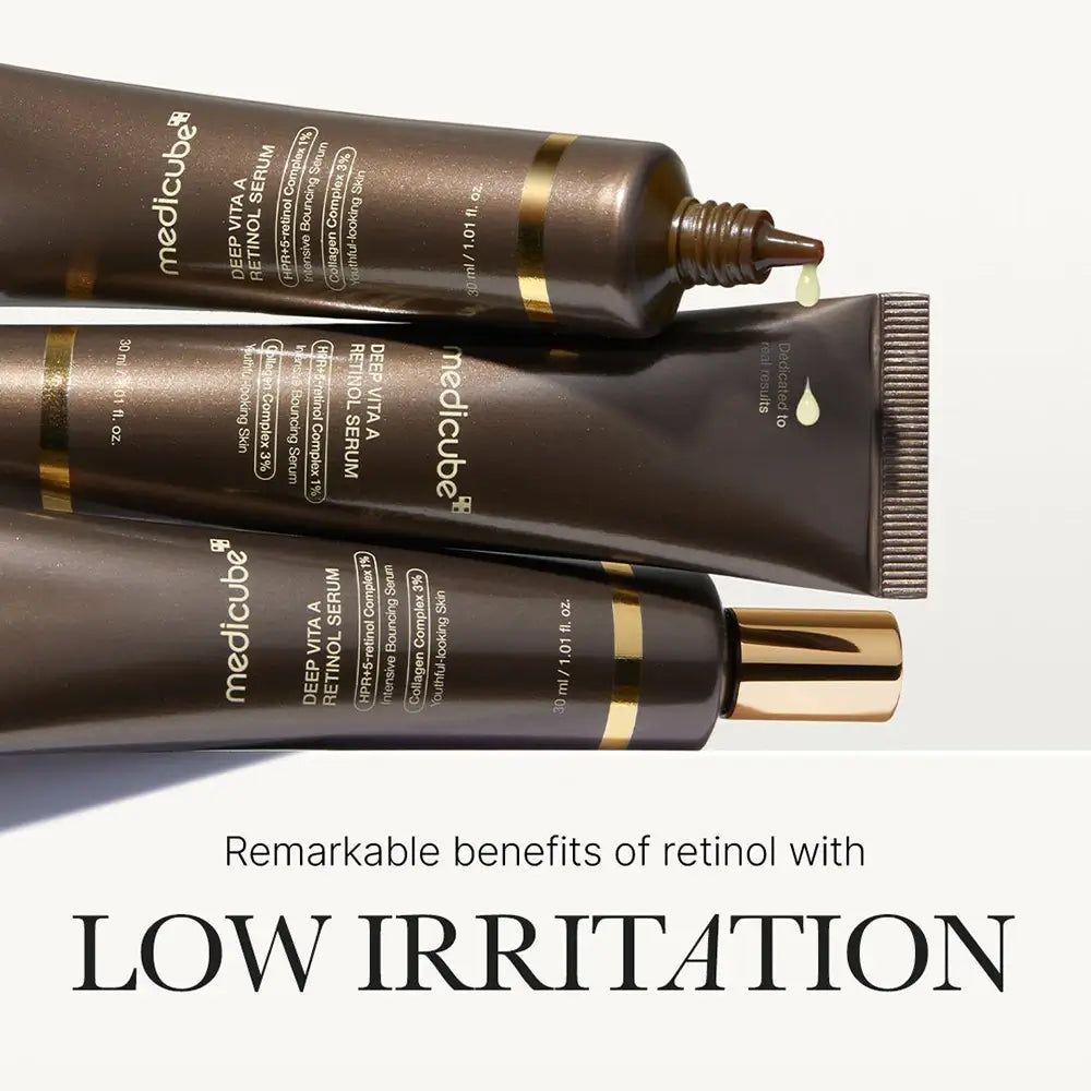Drei Tuben Medicube Deep Vita A Retinol Serum. Text: Remarkable benefits of retinol with LOW IRRITATION.