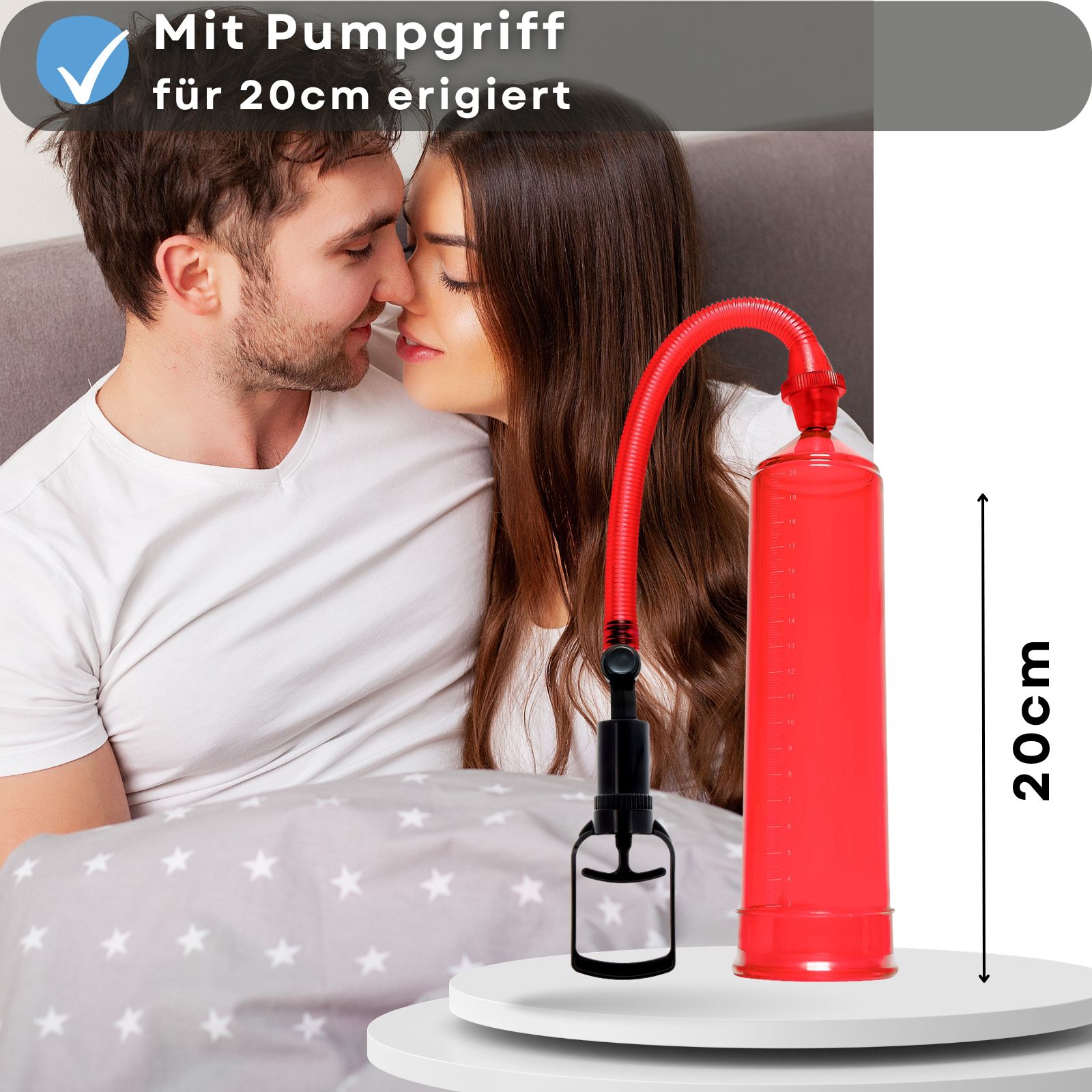 Rote Penis-Pumpe mit Pumpgriff. Paar im Bett. Text: 20cm erigiert.