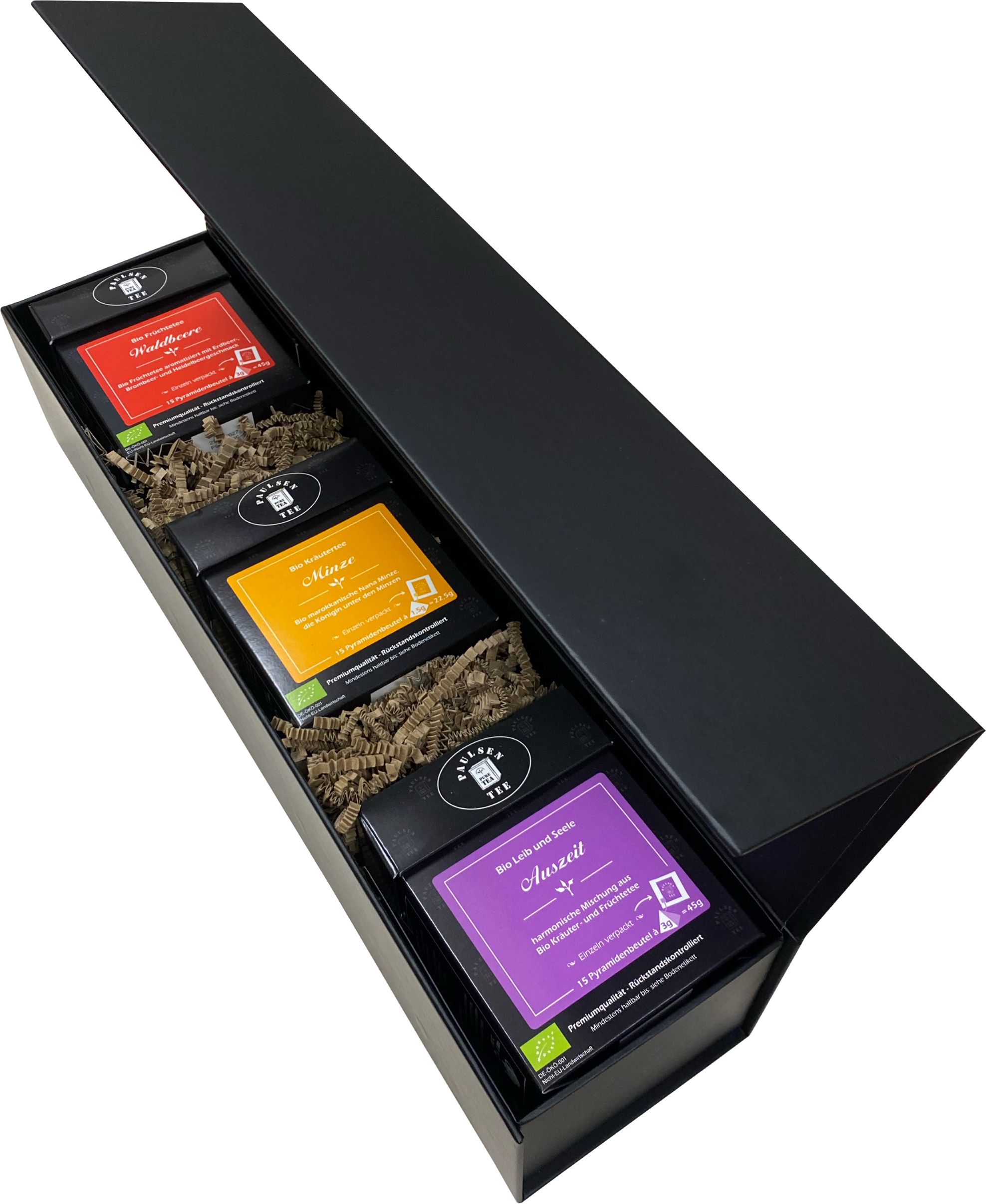 Geschenkkarton mit 3 Schachteln. Enthält Waldbeere, Minze und Auszeit Teesorten. Schwarze Box mit Paulsen Pure Tea Logo.