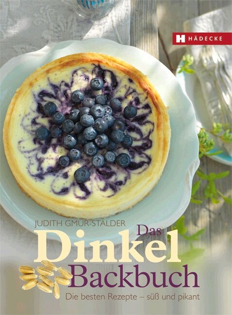 Buchcover mit Kuchen. Titel: Das Dinkel-Backbuch. Autor: Judith Gmur-Stalder. Aufschrift: Die besten Rezepte - süß und pikant. Blaubeeren auf Kuchen.