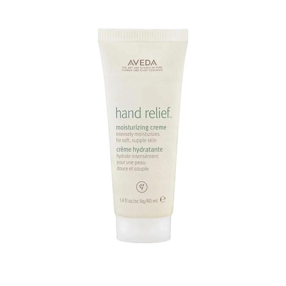 Creme-Tube mit Produktnamen und Markennamen. Hellbeige Tube mit weißem Deckel. Text: Hand Relief, Aveda.