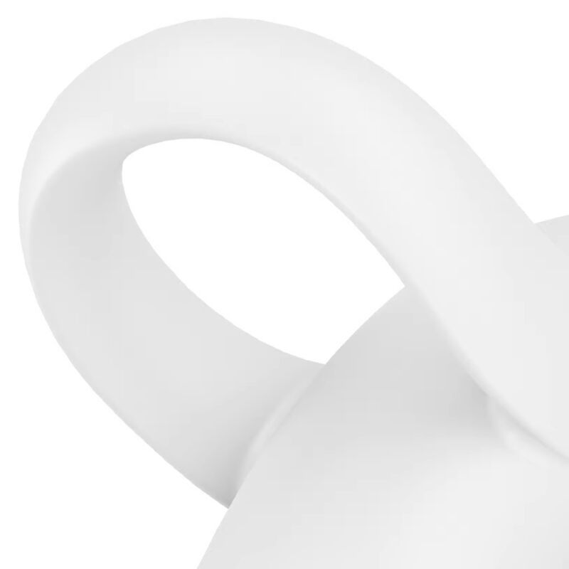 Nahaufnahme des Rings eines weißen Fingervibrators. Das Material wirkt glatt und flexibel.