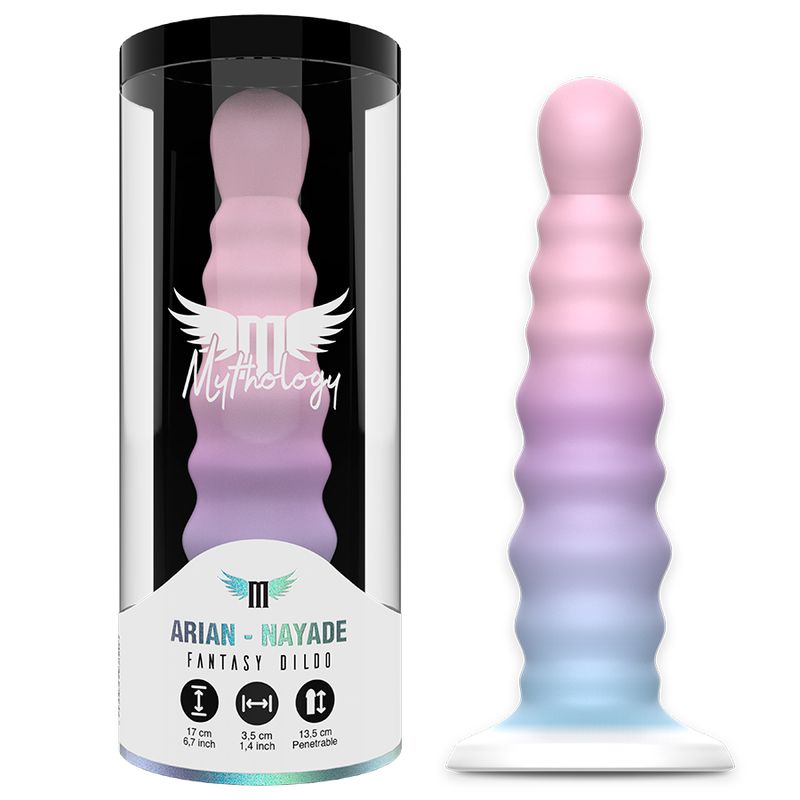 Dildo in Verpackung und daneben. Produktname: Arian - Nayade Fantasy Dildo. Maße: 17cm lang, 3,5cm Durchmesser.