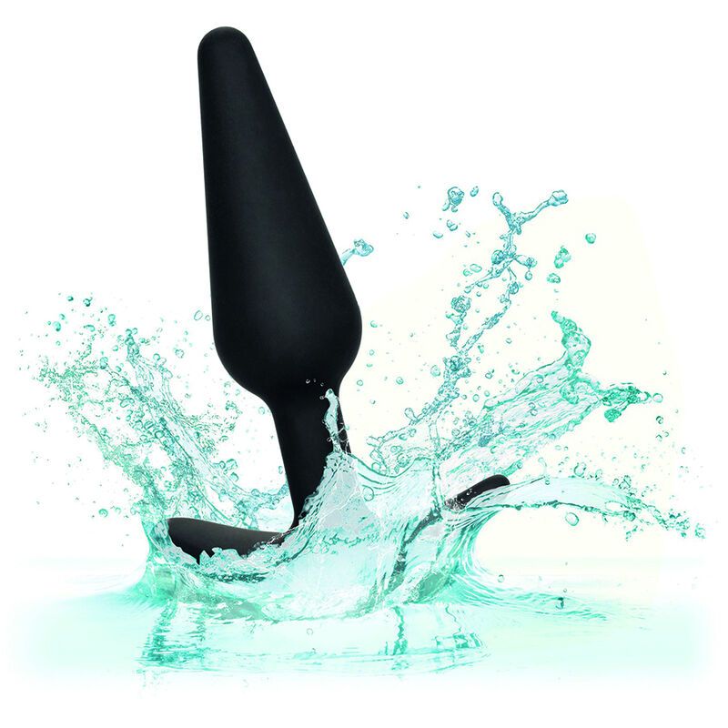 Schwarzer Analplug im Wasser. Konischer Schaft, T-förmiger Griff. Wasserspritzer um das Produkt.