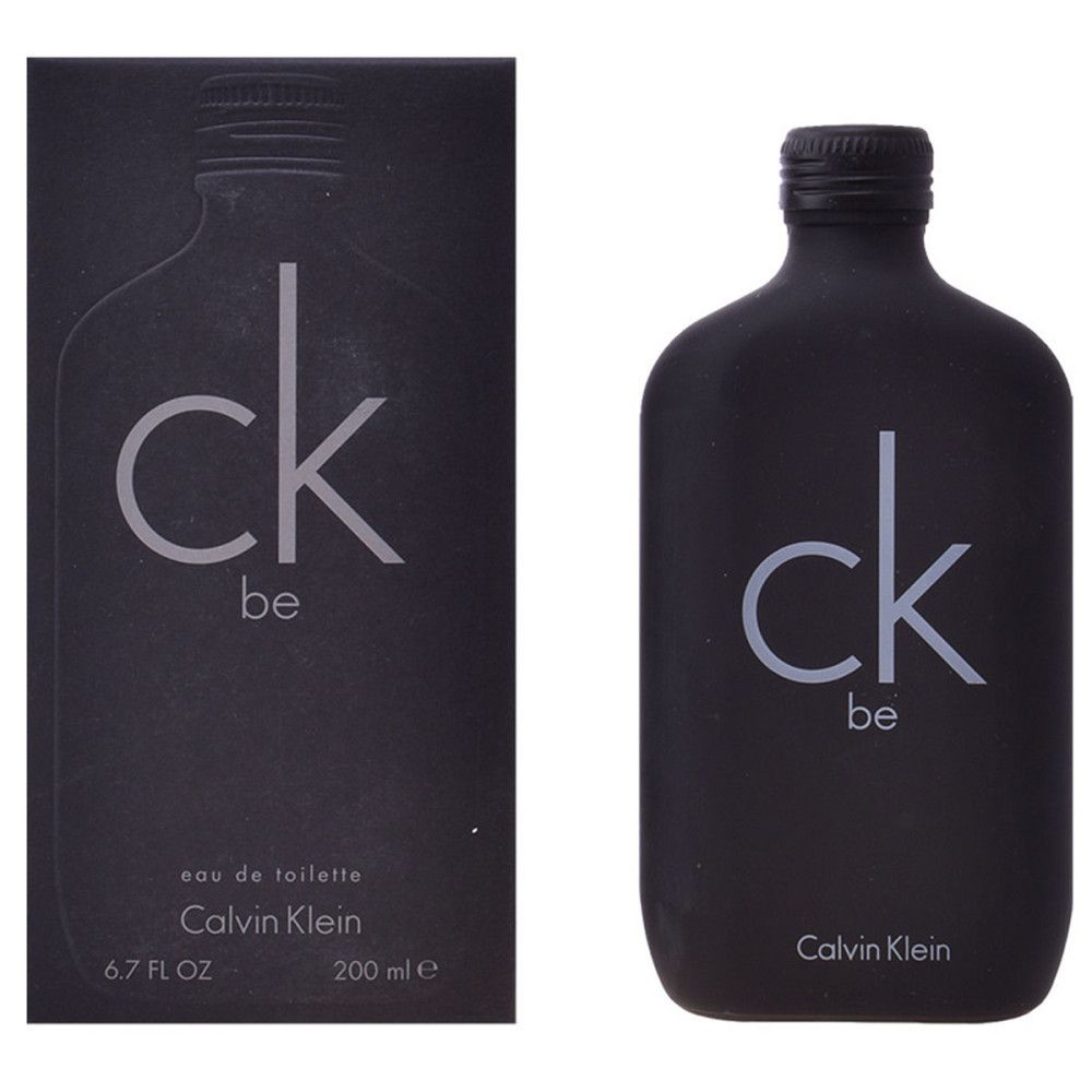 Schwarze Flasche und Verpackung mit 'ck be' und 'Calvin Klein' Schriftzug. Flasche mit schwarzem Deckel.