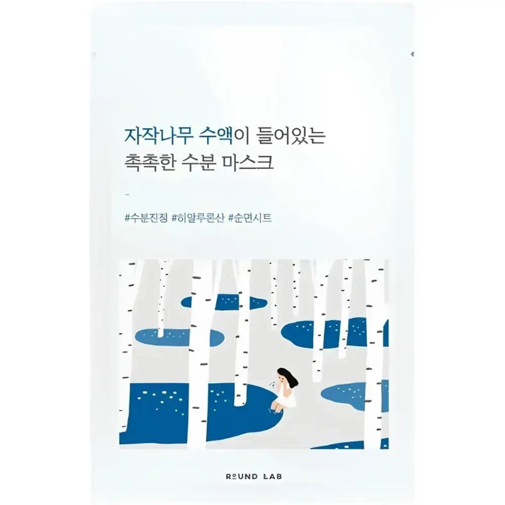 Verpackung der Tuchmaske. Weiß, mit blauem Design. Text in koreanischer Sprache, Logo: ROUND LAB.