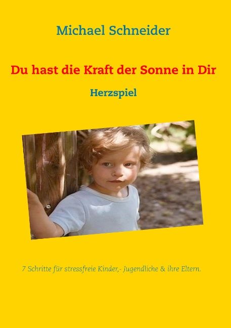 Buchcover mit Titel: Du hast die Kraft der Sonne in Dir. Autor: Michael Schneider. Kind im Bild. Gelber Hintergrund.