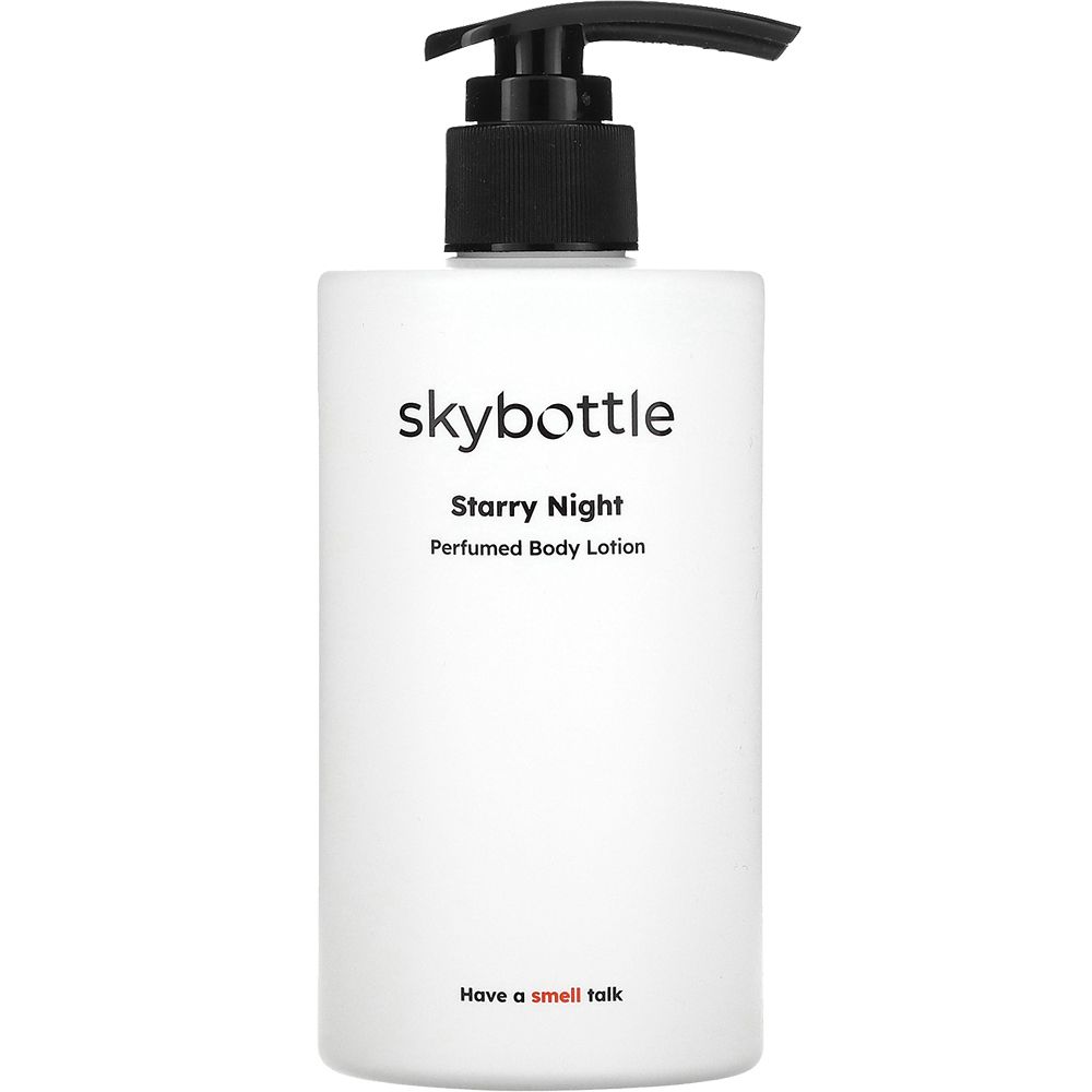Weiße Flasche mit schwarzem Pumpkopf. Aufschrift: skybottle, Starry Night, Perfumed Body Lotion. Unter: Have a smell talk.