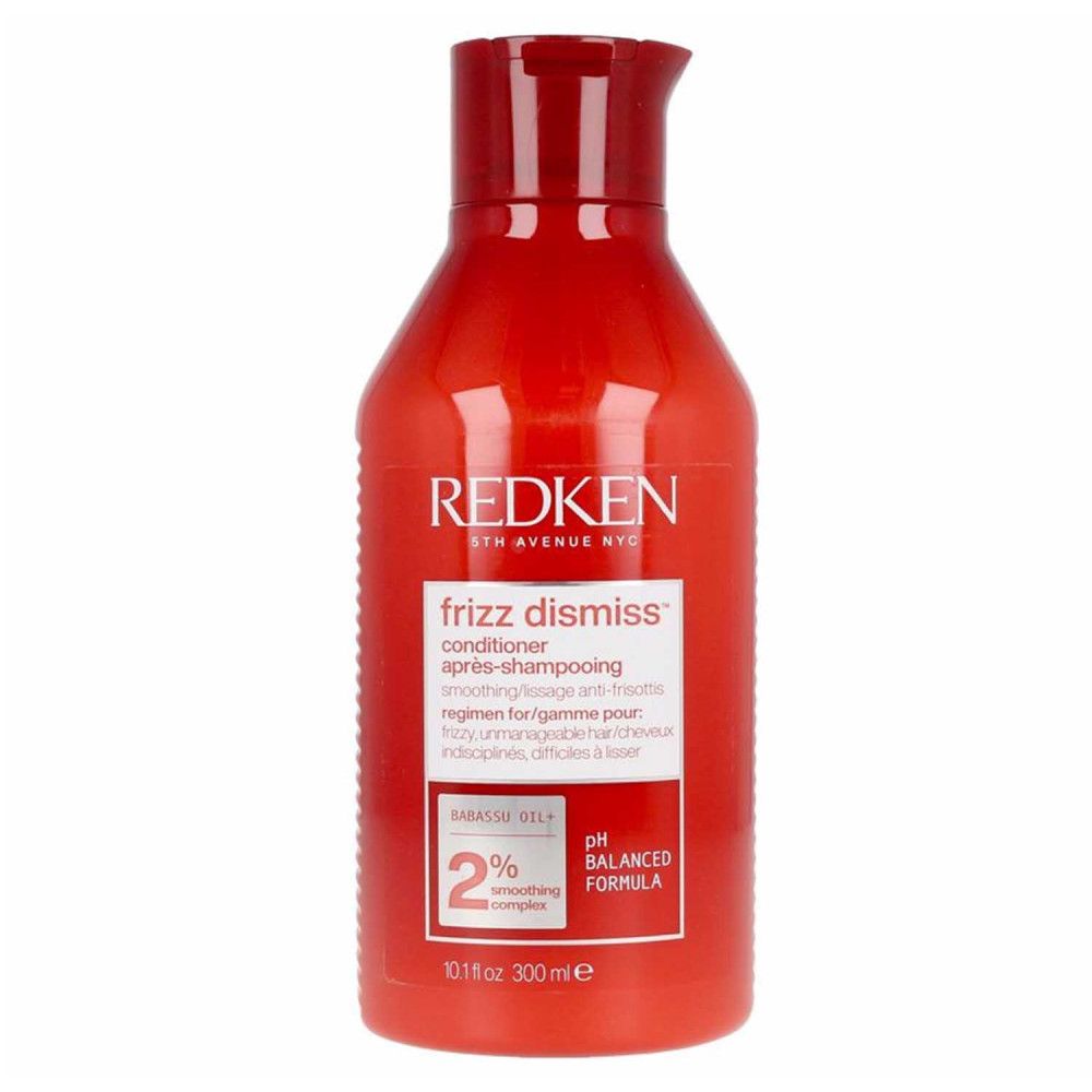 Rote Flasche Redken Frizz Dismiss Après-Shampooing. Text: Glättend, für krauses, widerspenstiges Haar. 300ml.