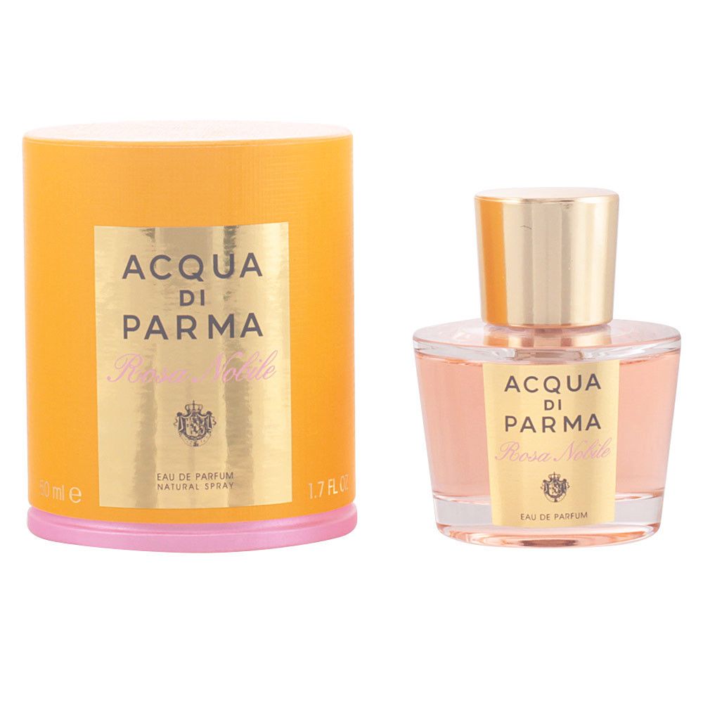 Parfümflakon und Verpackung. Goldfarbener Deckel, rosa Flüssigkeit. Aufschrift: Acqua di Parma Rosa Nobile.