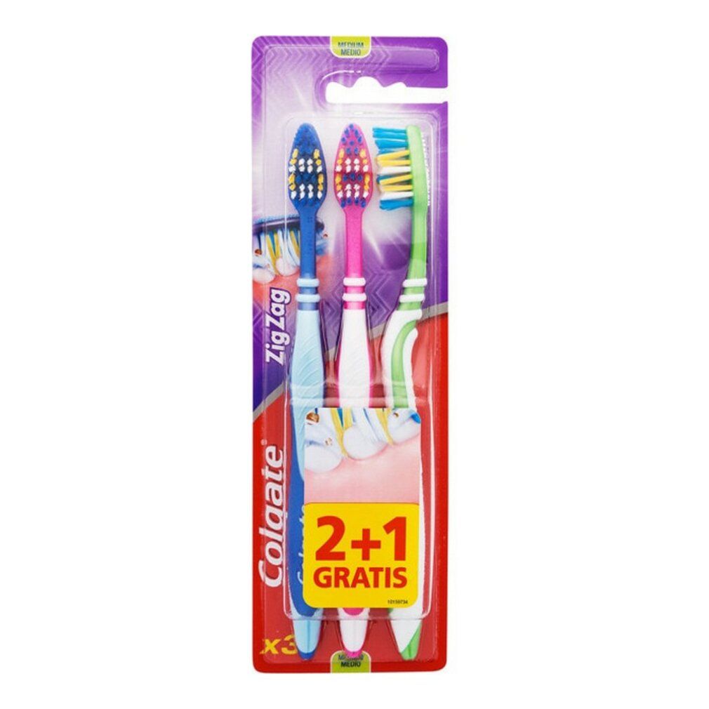 Zahnbürsten-Packung mit drei Colgate Zig Zag Bürsten. Farben: blau, pink, grün. 2+1 Gratis-Angebot. Sichtbare Marke und Produktname.