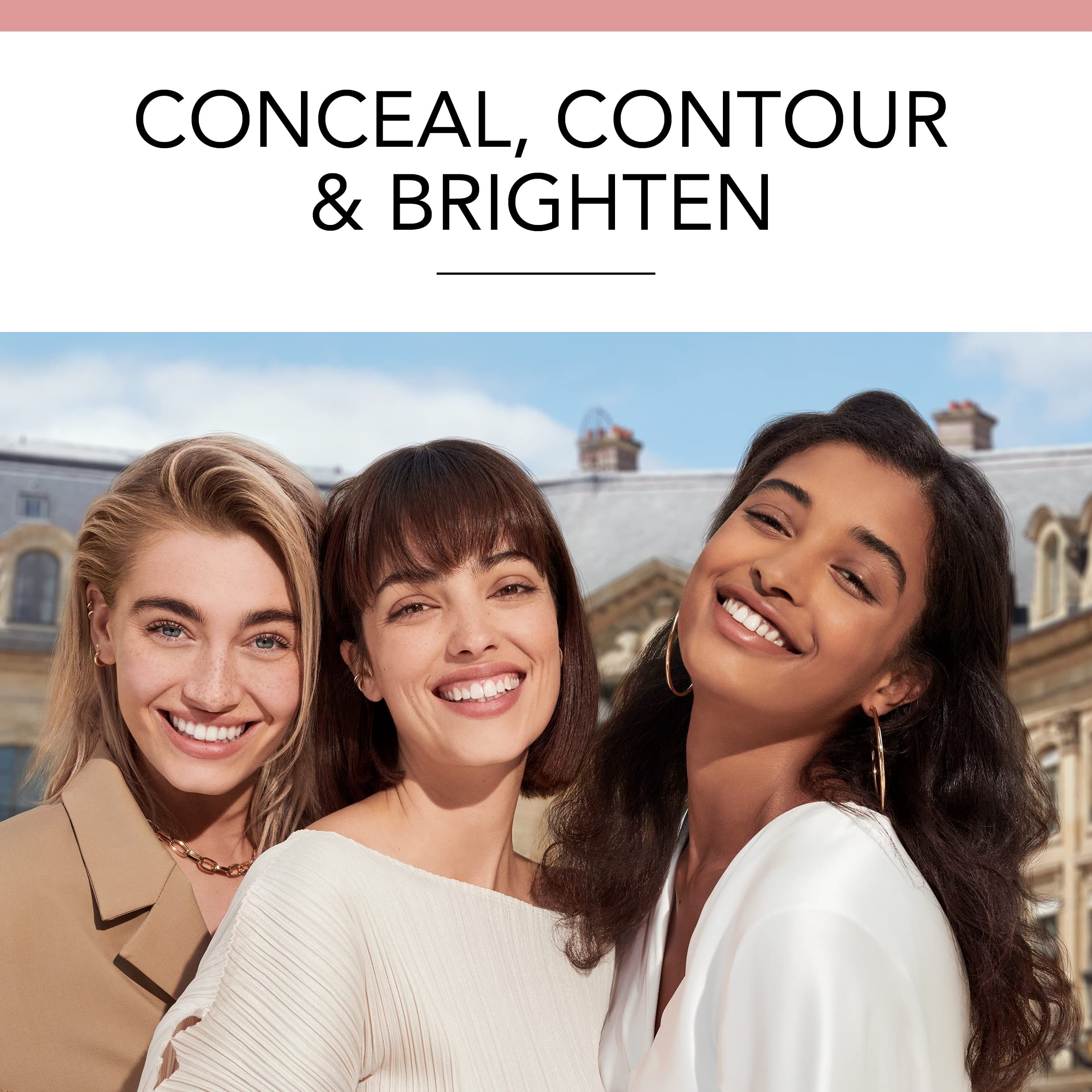 Drei lächelnde Frauen vor einem Gebäude. Text: CONCEAL, CONTOUR & BRIGHTEN.