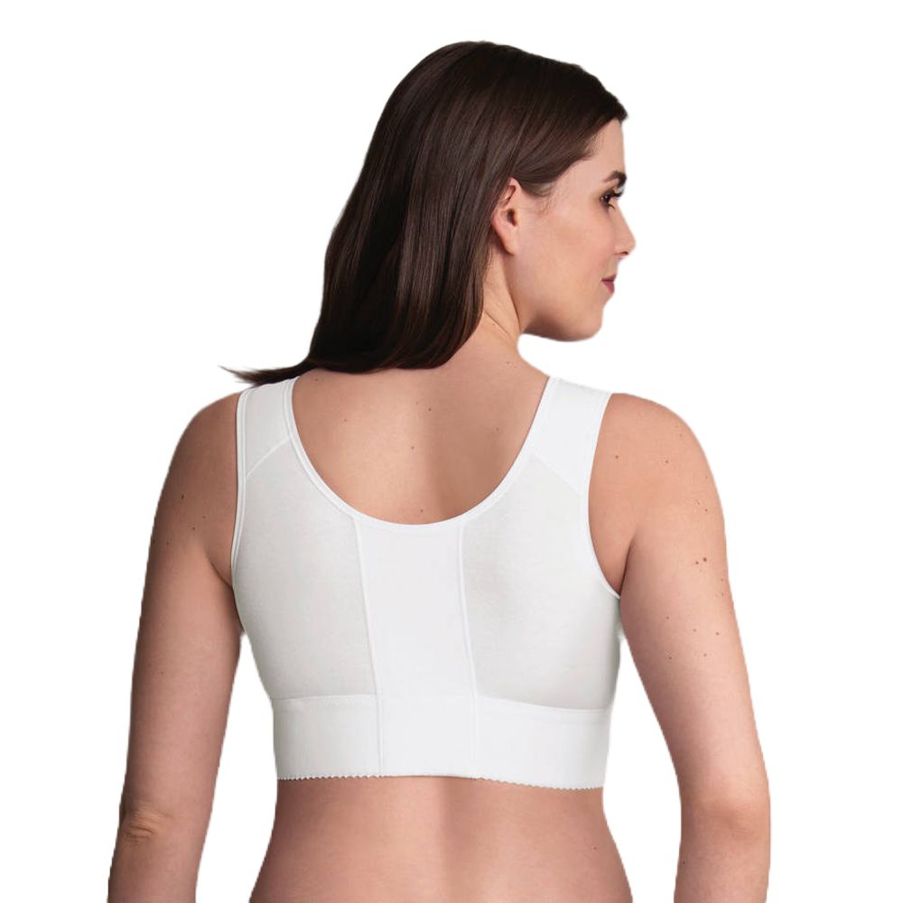 Rückansicht des weißen Kompressionsbandes mit Vorderverschluss. Glatte Rückseite. Schulterträger. Produkt wird von einer Frau getragen.