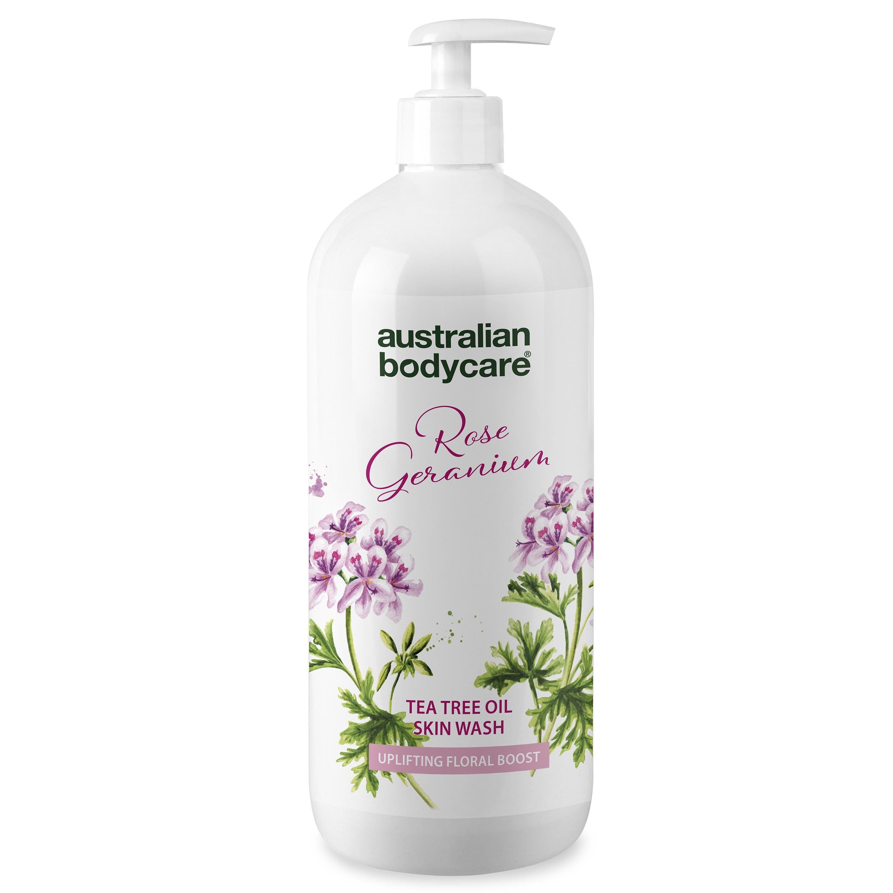 Weiße Flasche mit Pumpe. Aufschrift: Australian Bodycare, Rose Geranium, Tea Tree Oil Skin Wash.